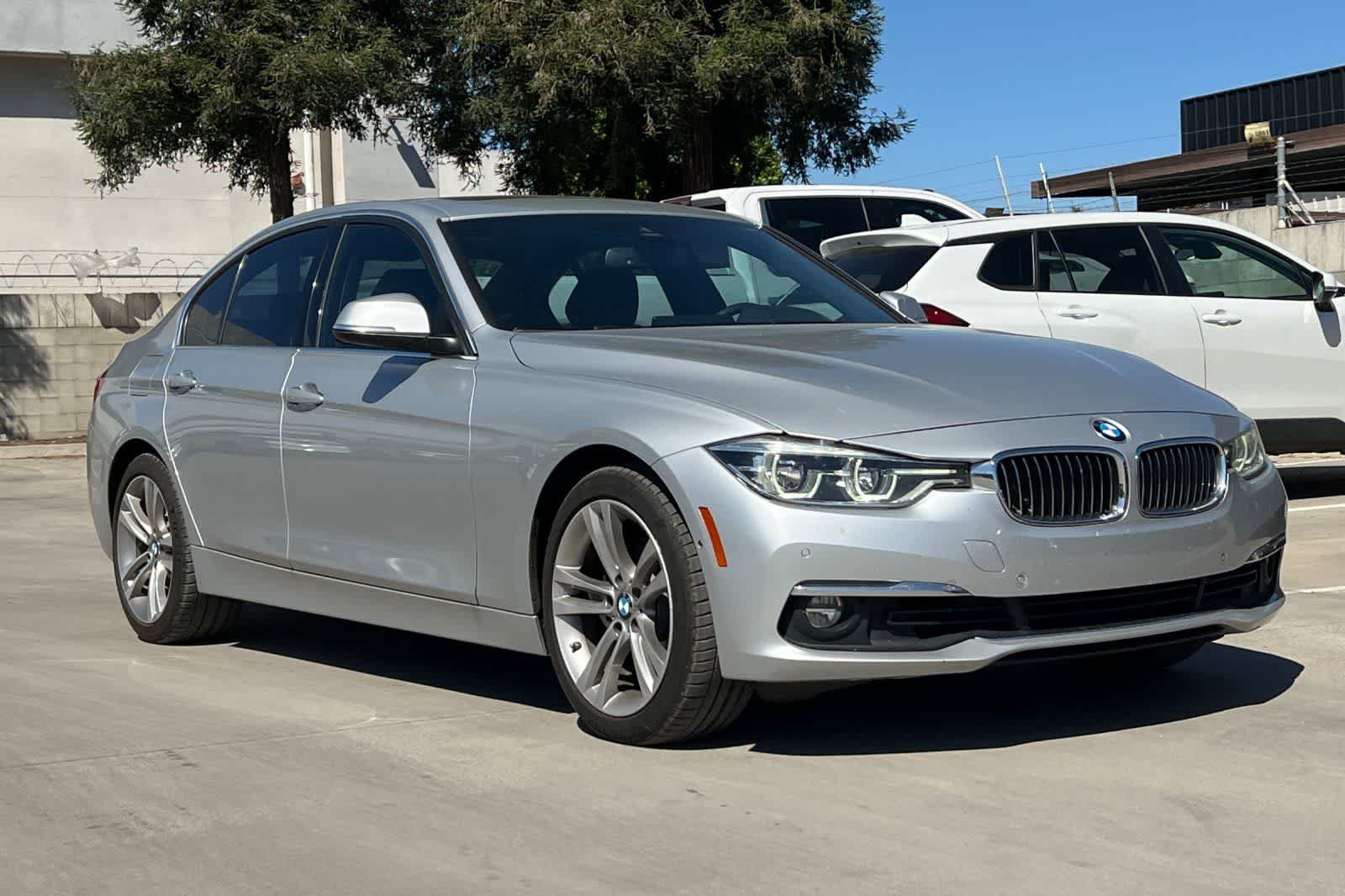 Thumbnail: 2017 BMW 3 Series - 10