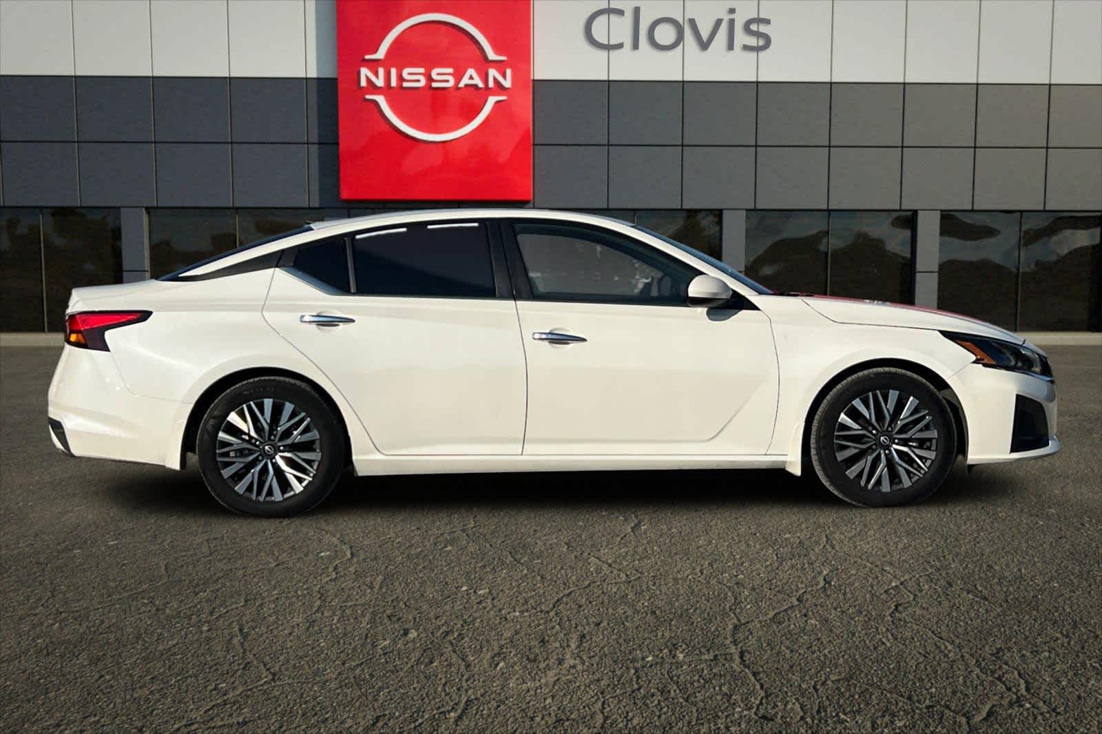 Thumbnail: 2024 Nissan Altima - 9