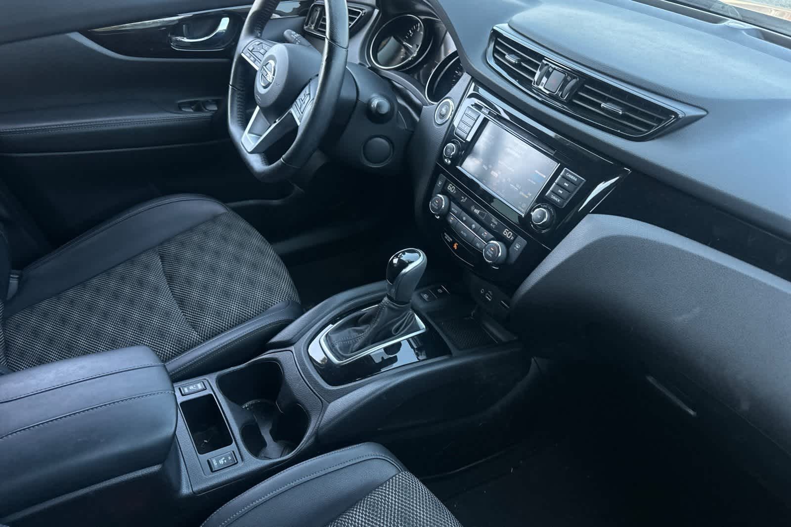 Thumbnail: 2022 Nissan Rogue Sport - 18