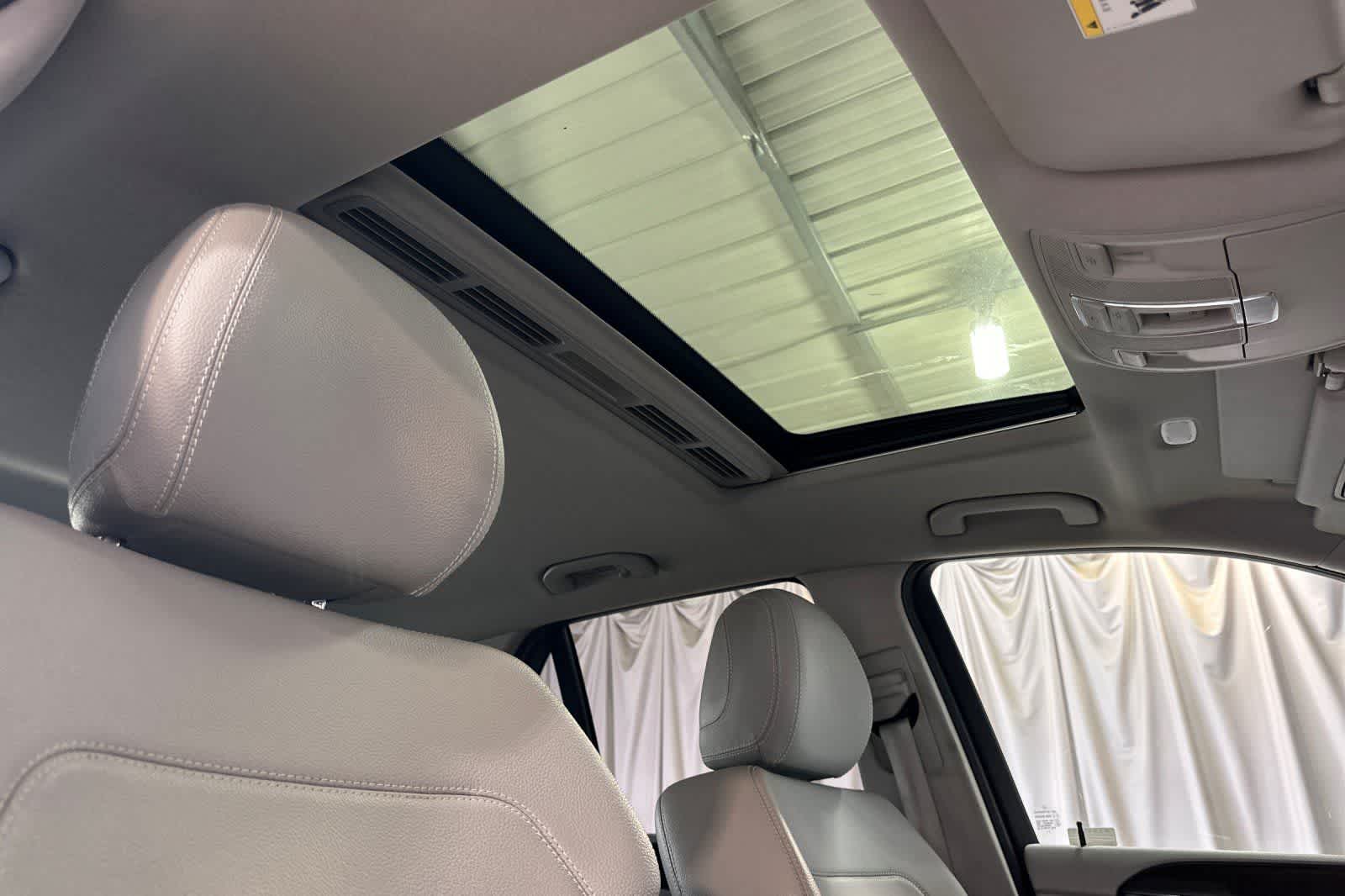 Thumbnail: 2012 Mercedes-Benz M-Class - 19