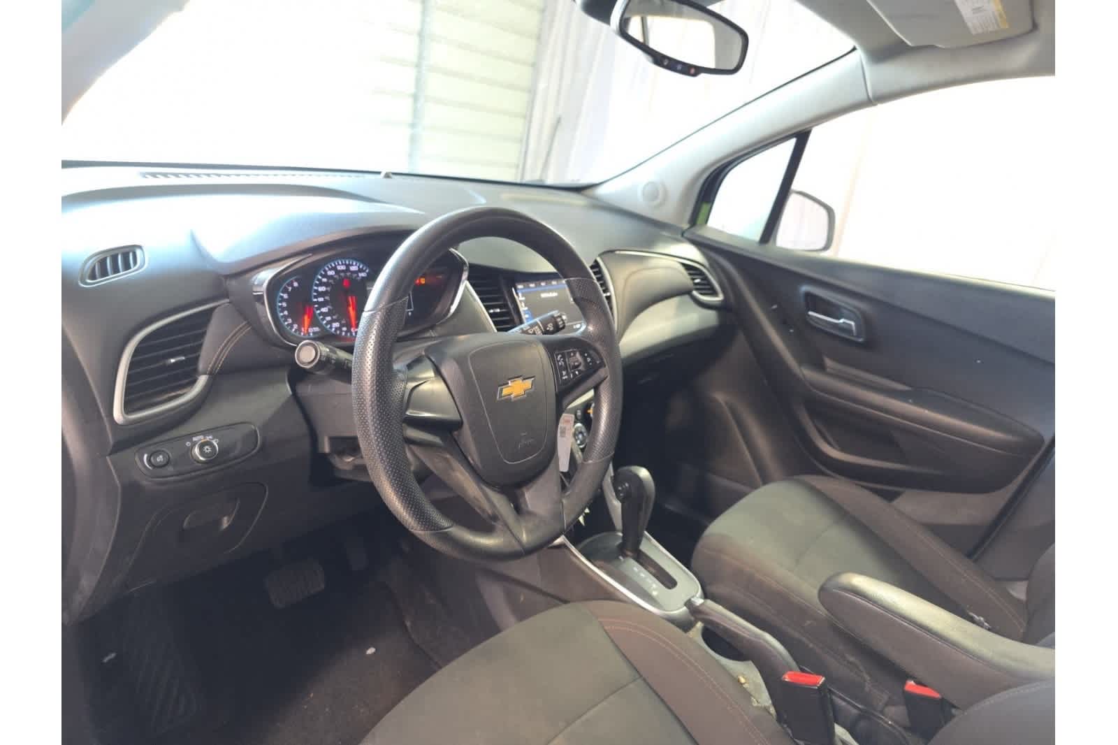 Thumbnail: 2018 Chevrolet Trax - 18