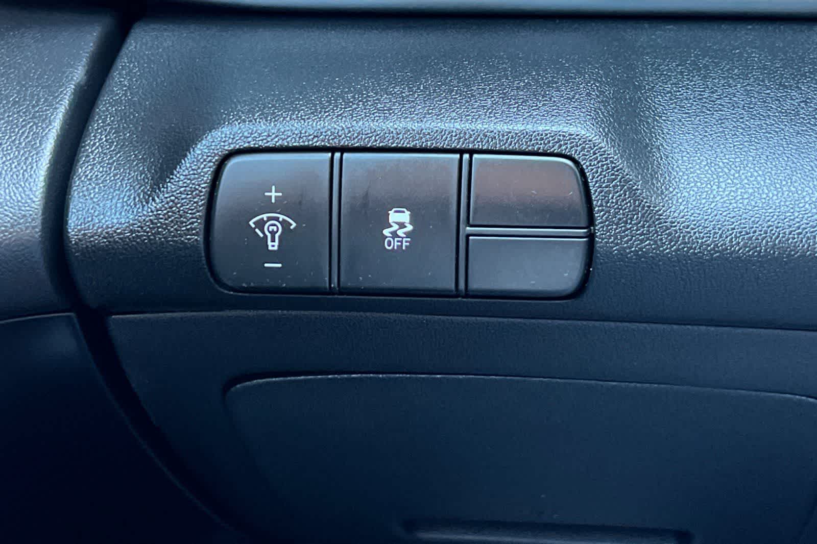 Thumbnail: 2024 Hyundai Elantra - 32