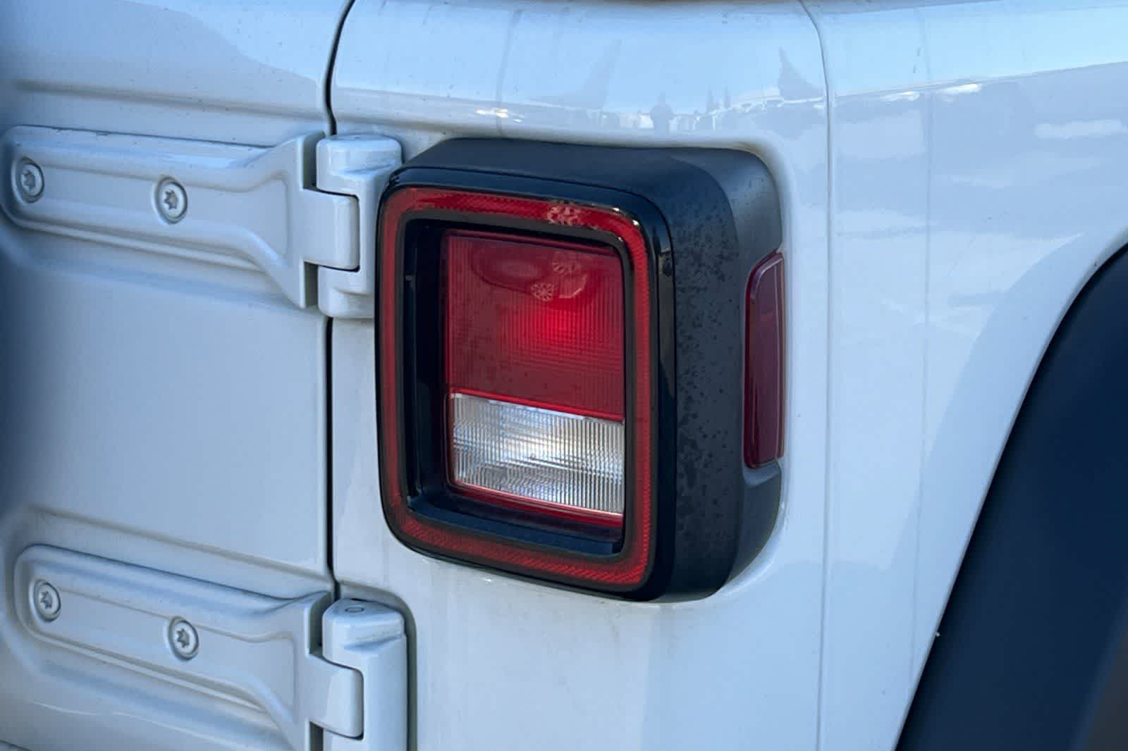 Thumbnail: 2018 Jeep Wrangler - 17