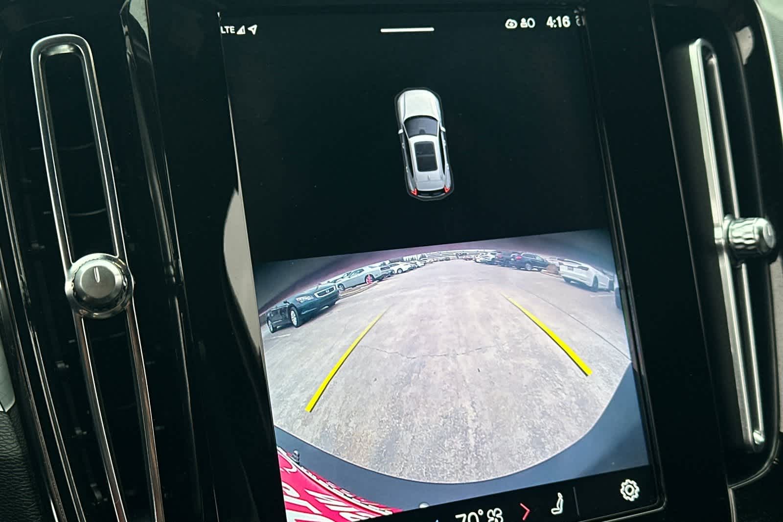 Thumbnail: 2023 Volvo XC40 - 23