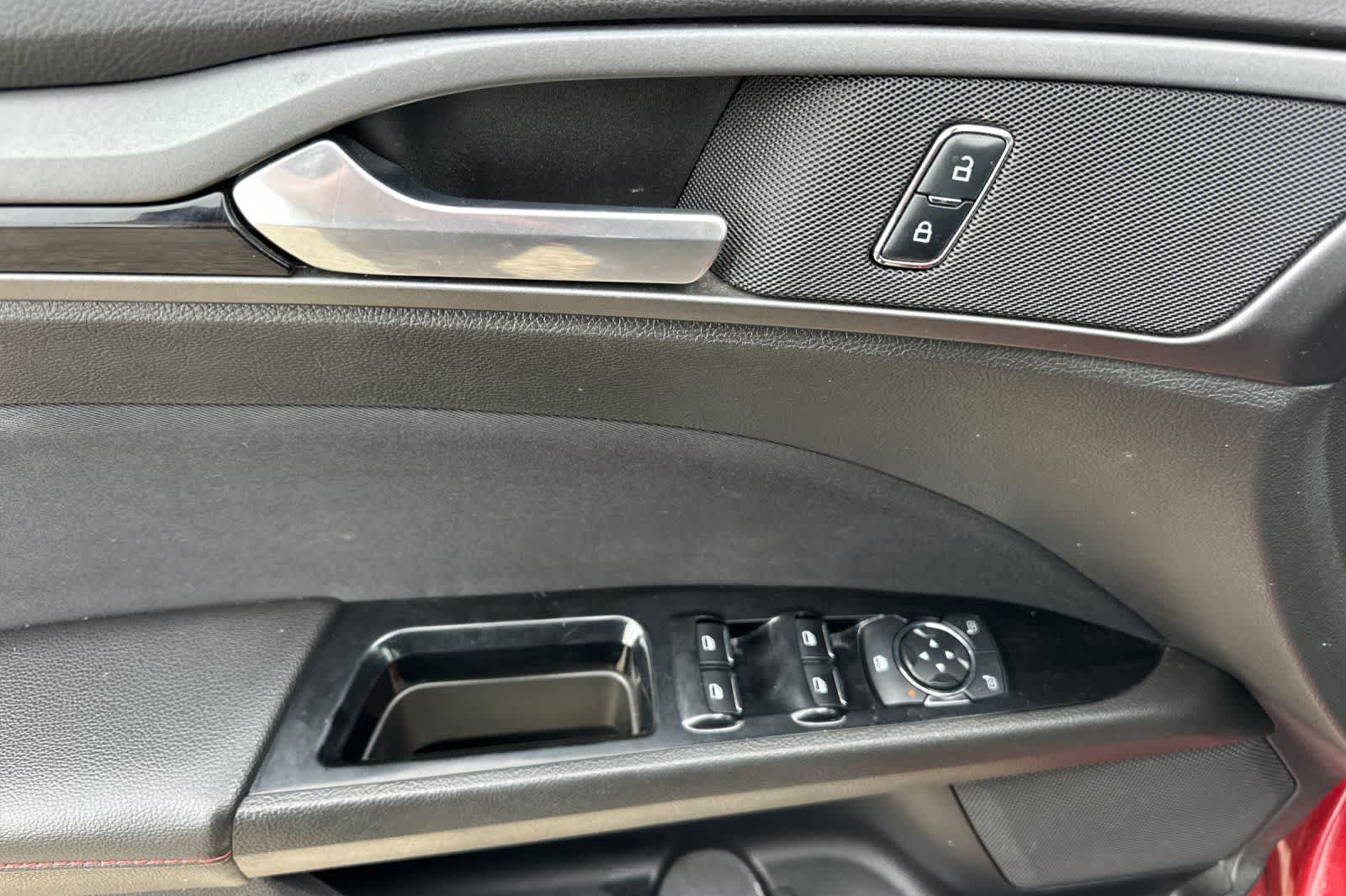 Thumbnail: 2016 Ford Fusion - 15