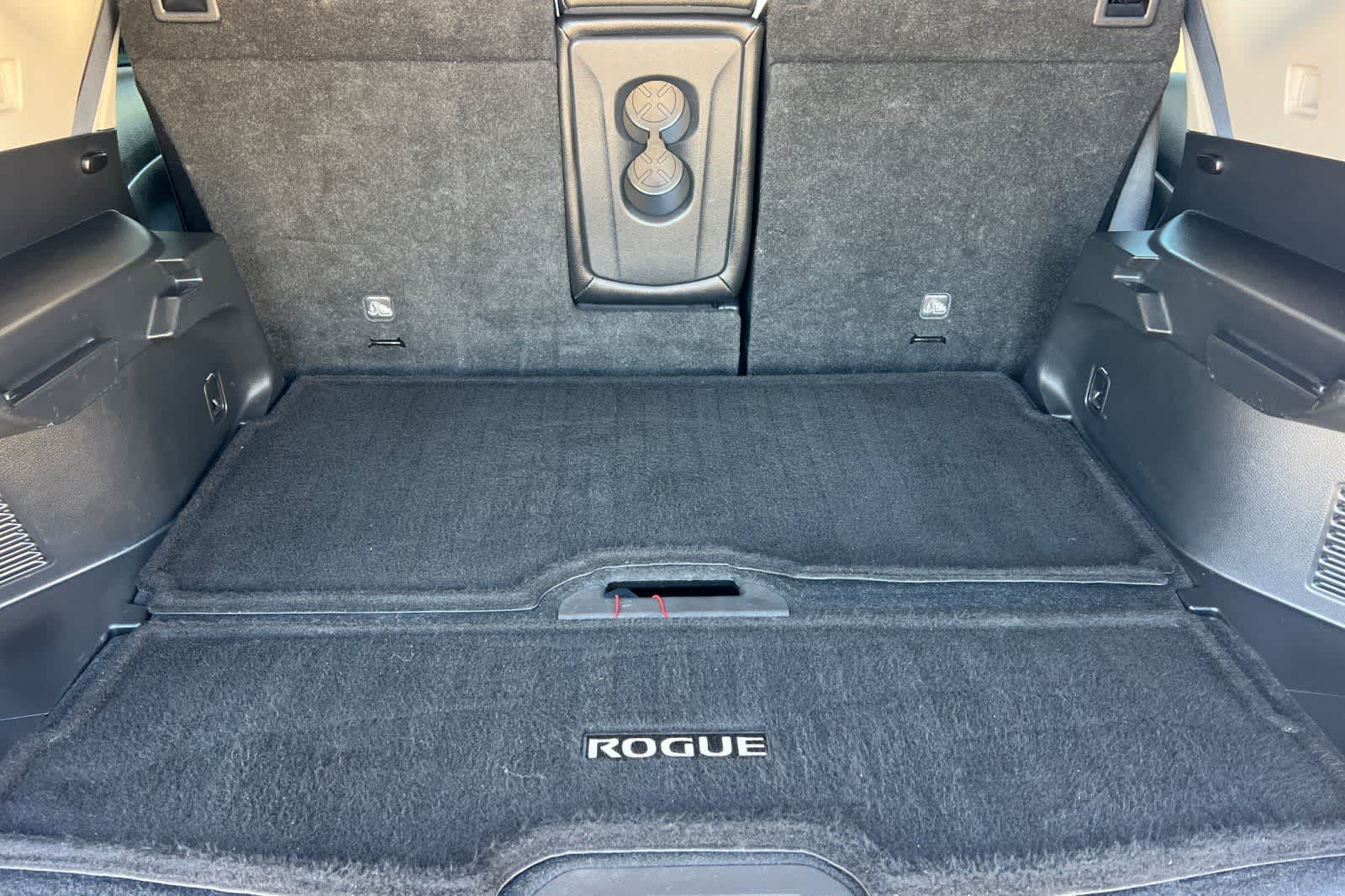 Thumbnail: 2020 Nissan Rogue - 18