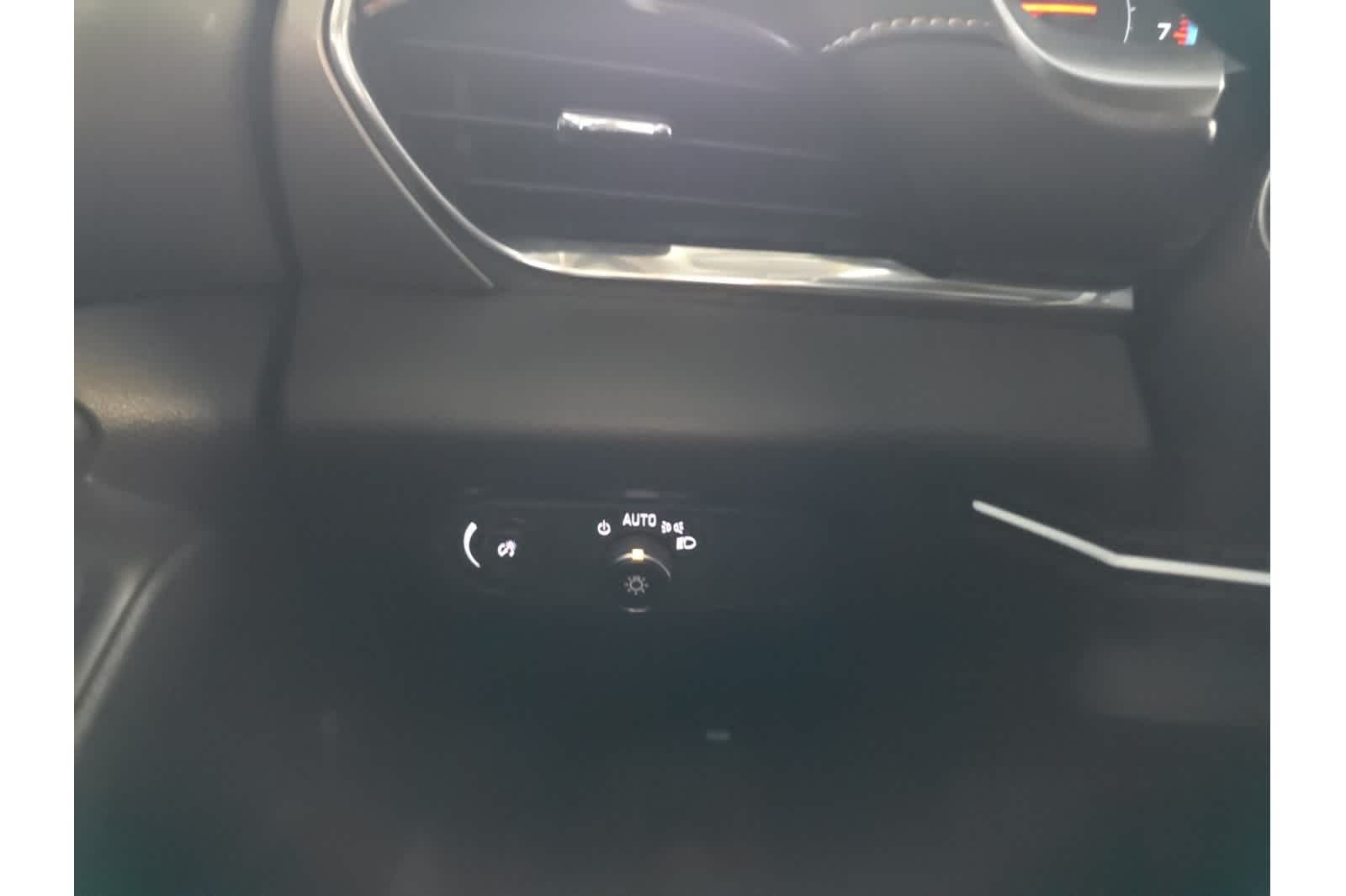 Thumbnail: 2020 Chevrolet Traverse - 30