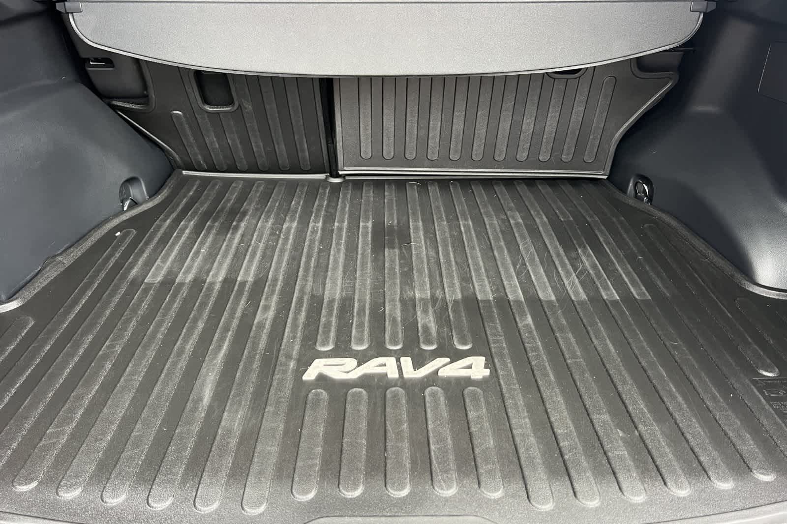 Thumbnail: 2021 Toyota RAV4 - 18