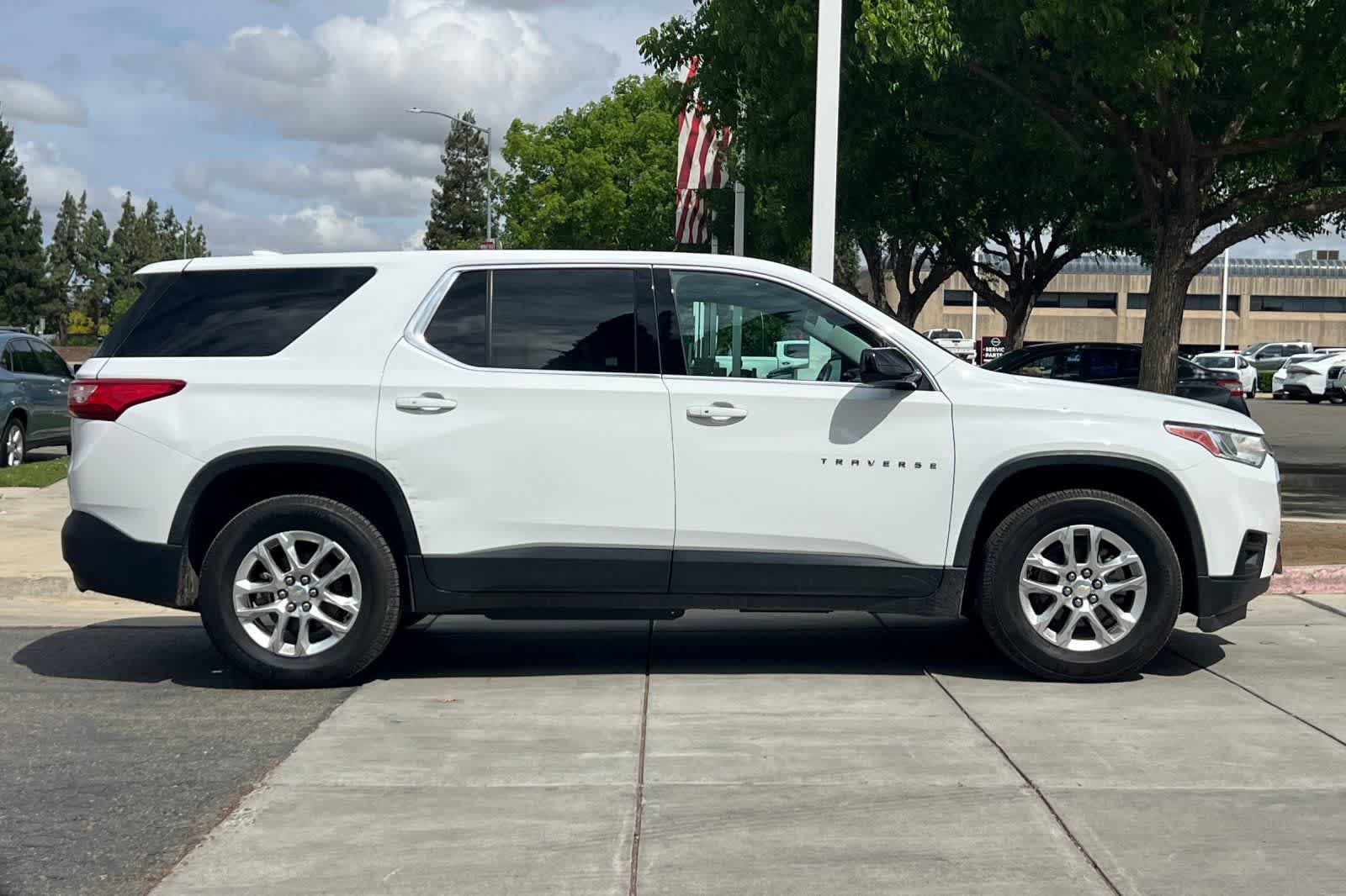 Thumbnail: 2018 Chevrolet Traverse - 9