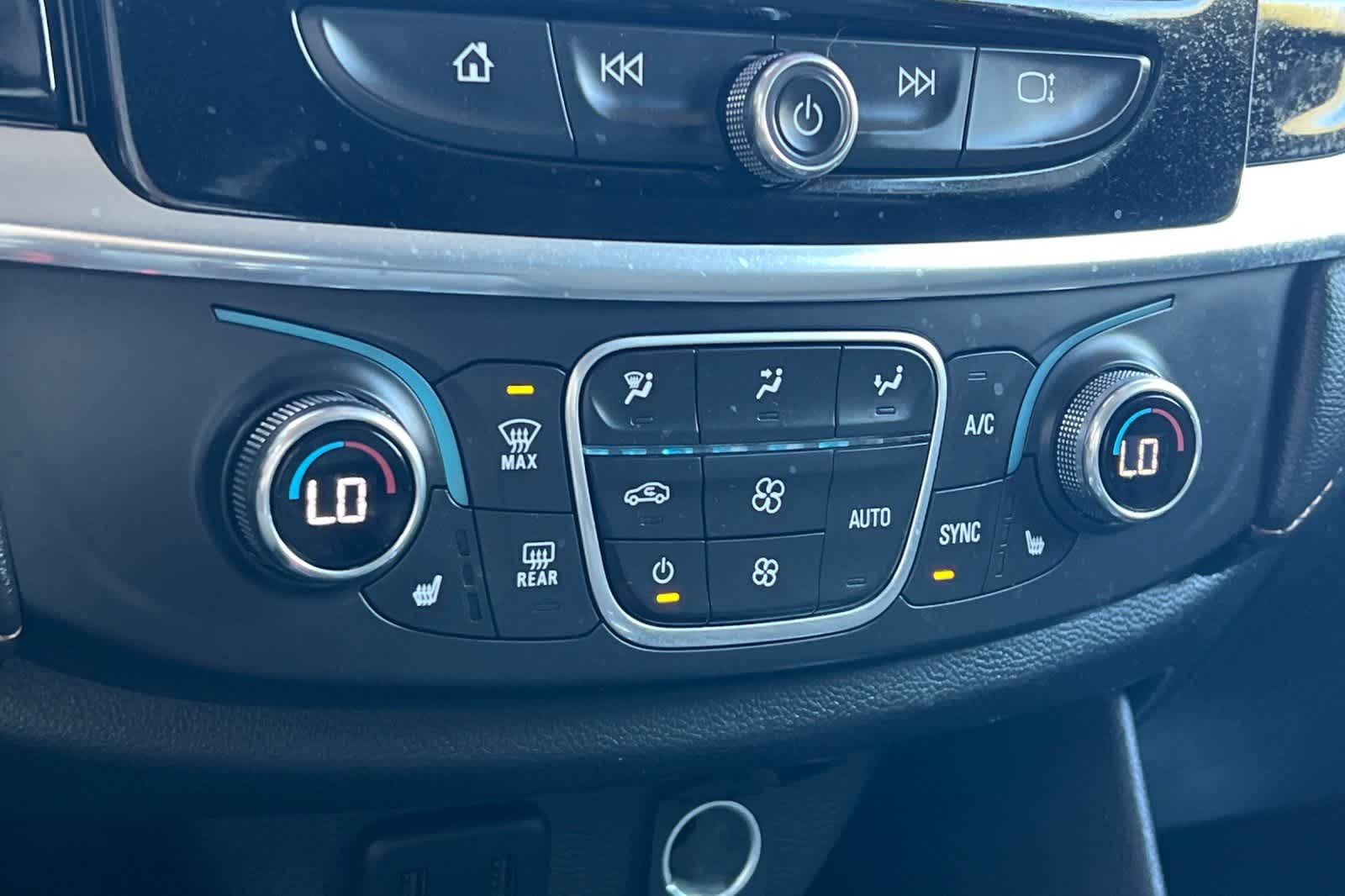 Thumbnail: 2020 Chevrolet Traverse - 25