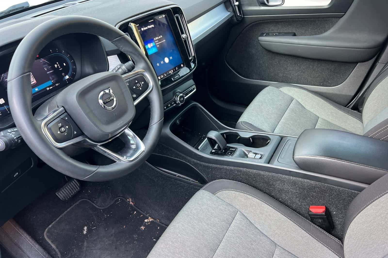 Thumbnail: 2023 Volvo XC40 - 12