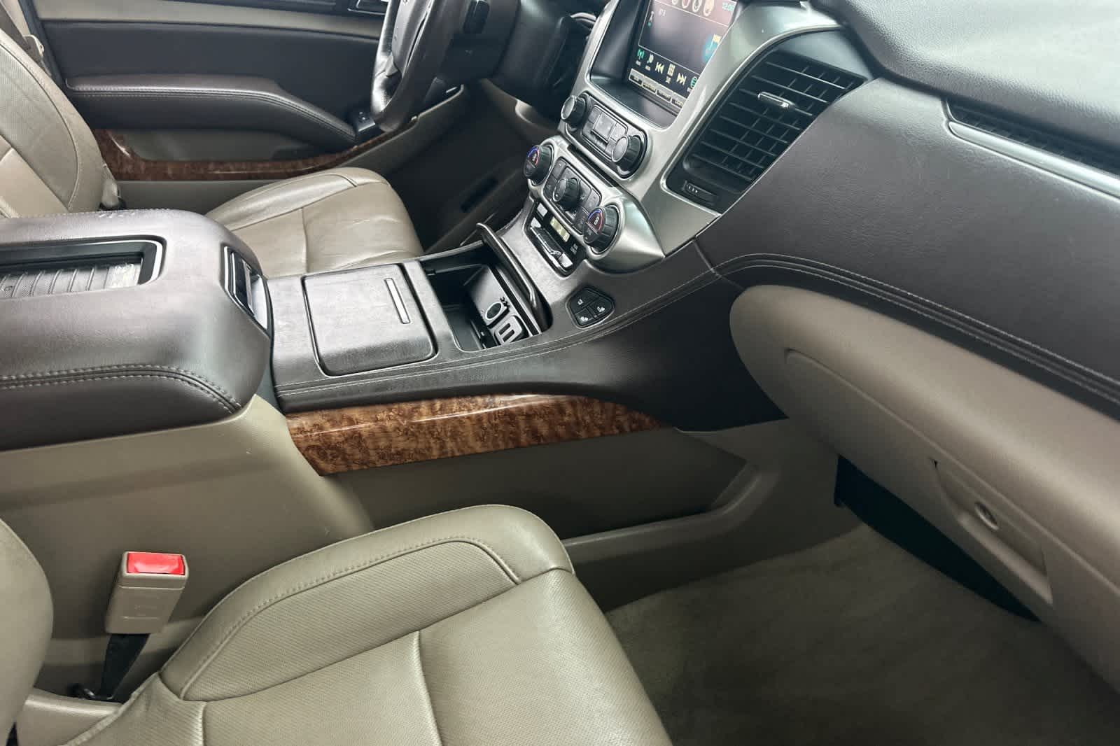 Thumbnail: 2016 Chevrolet Suburban - 20