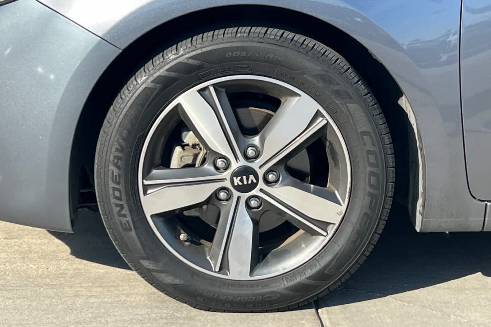 Thumbnail: 2018 Kia Forte - 25