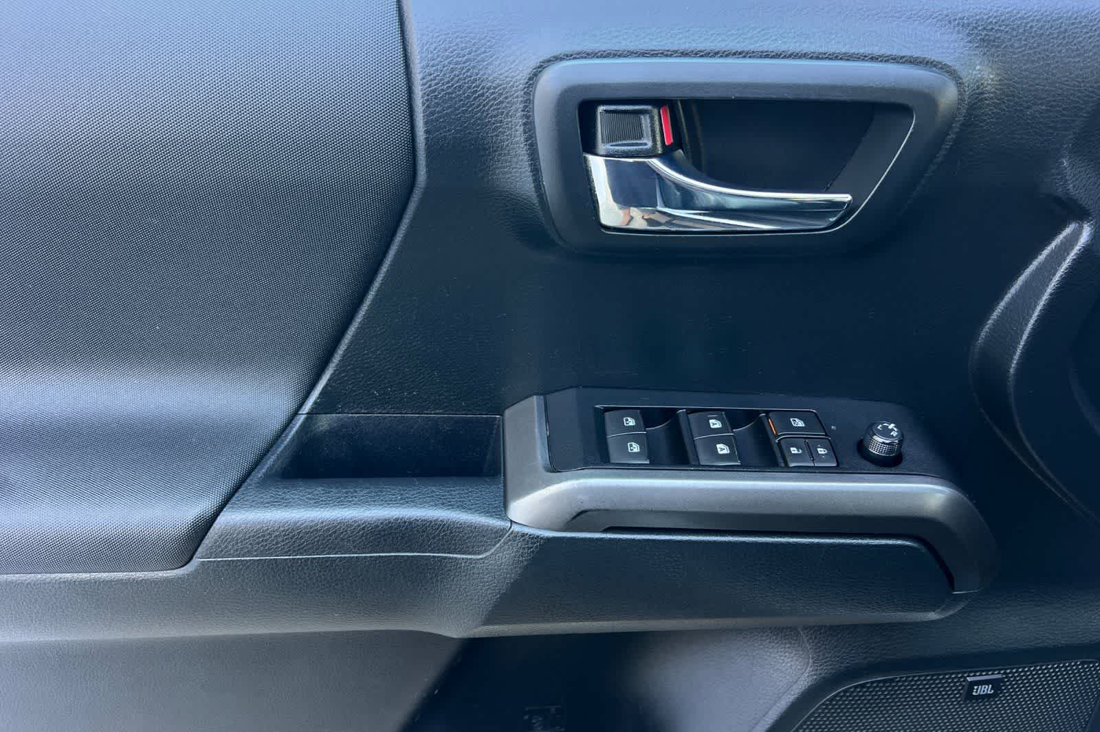 Thumbnail: 2019 Toyota Tacoma - 13