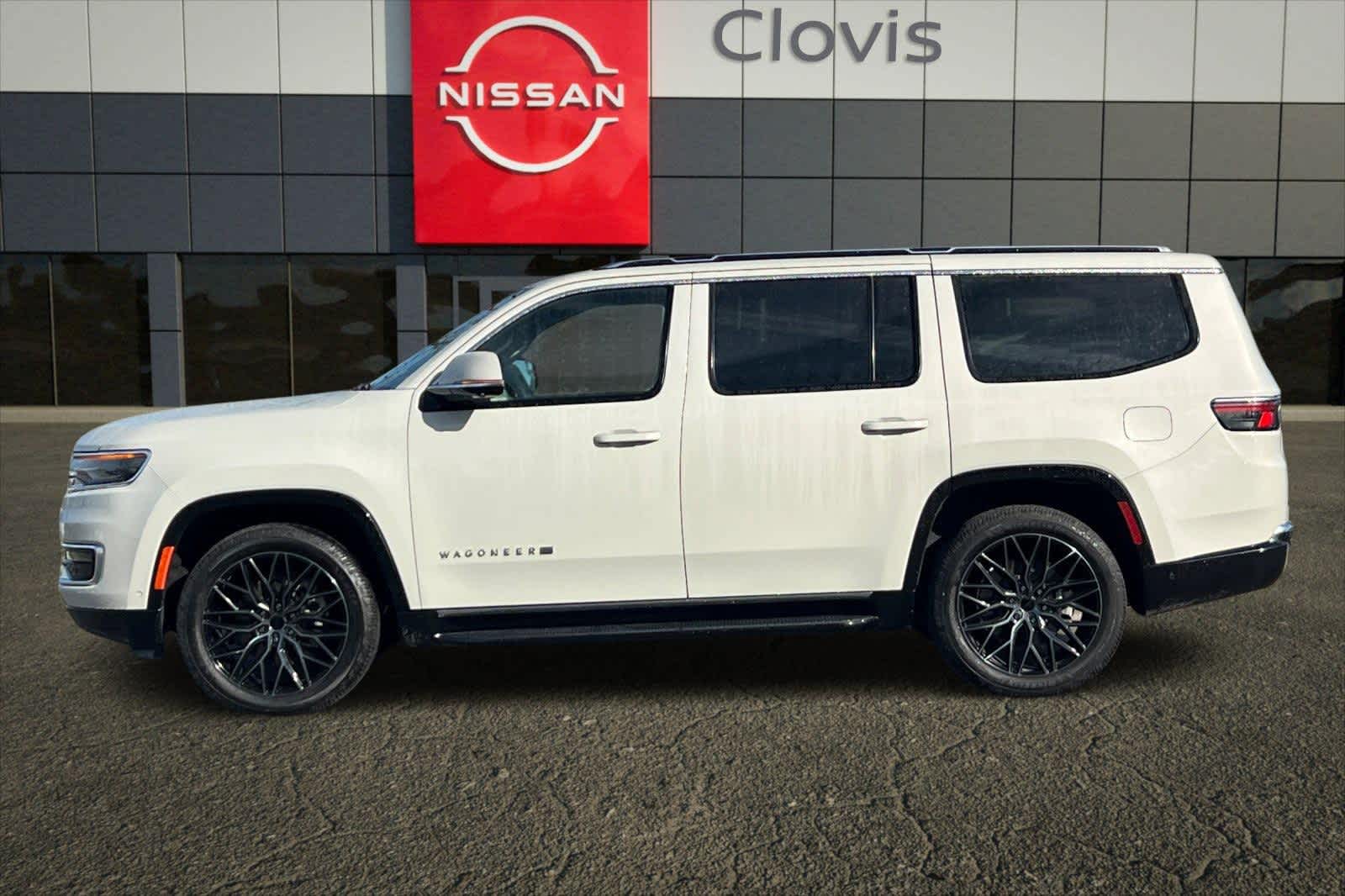 Thumbnail: 2022 Jeep Wagoneer - 6