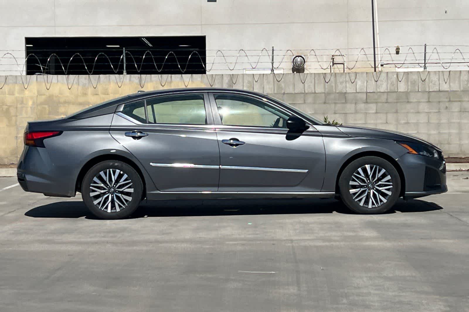 Thumbnail: 2025 Nissan Altima - 9