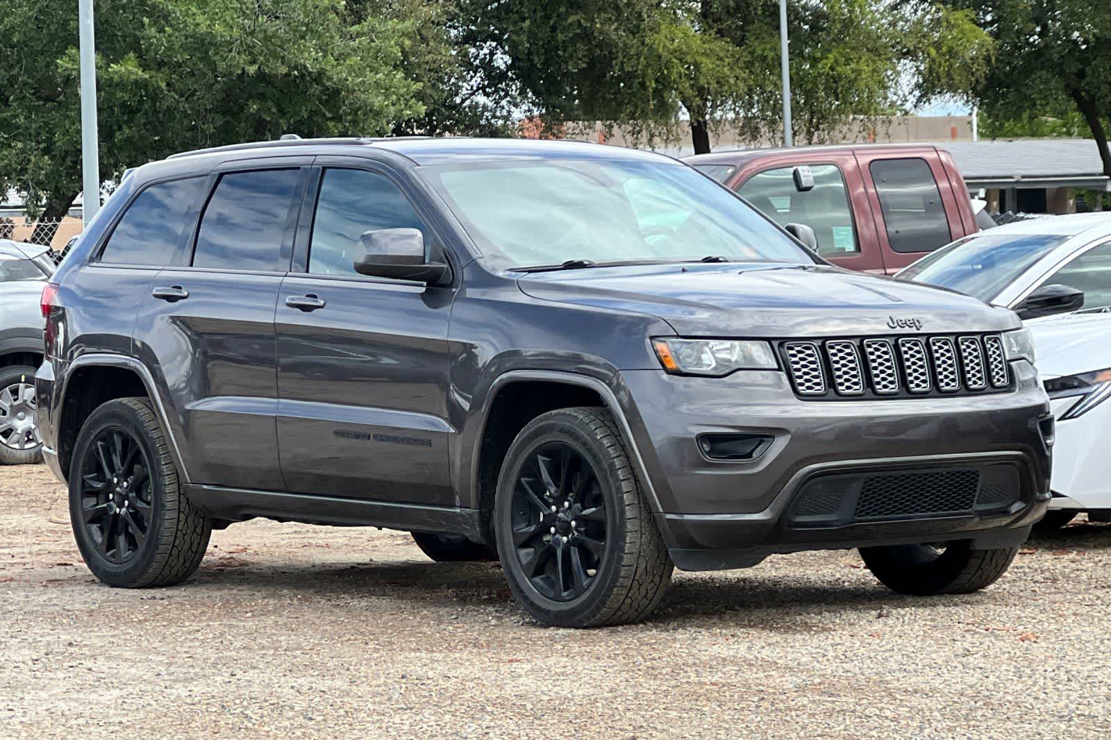 Thumbnail: 2018 Jeep Grand Cherokee - 10