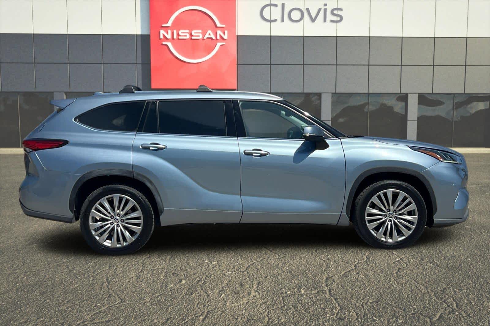 Thumbnail: 2022 Toyota Highlander - 9