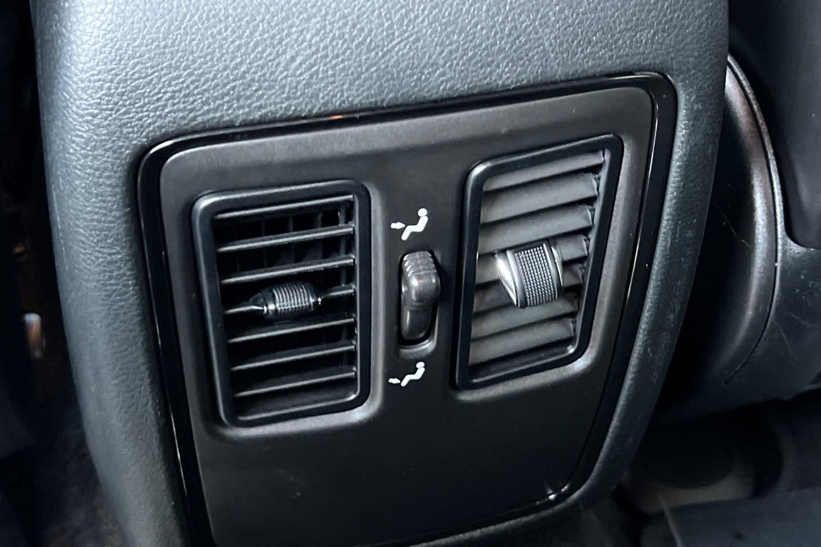 Thumbnail: 2022 Dodge Durango - 15