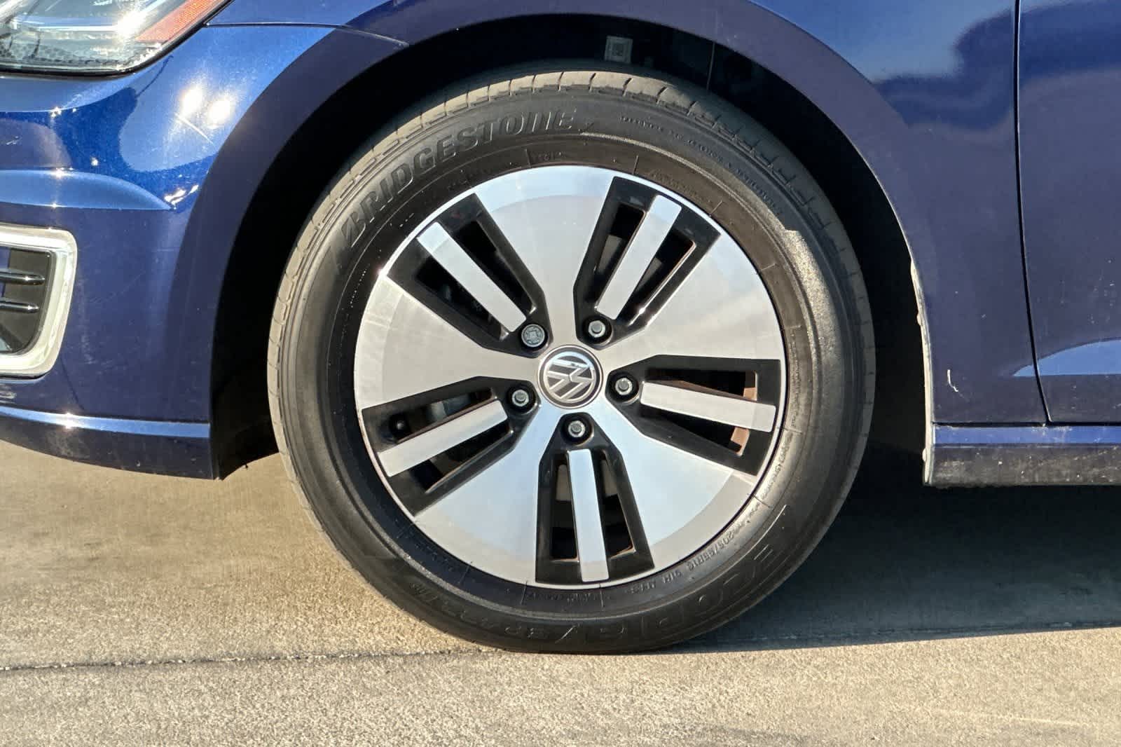 Thumbnail: 2018 Volkswagen e-Golf - 12