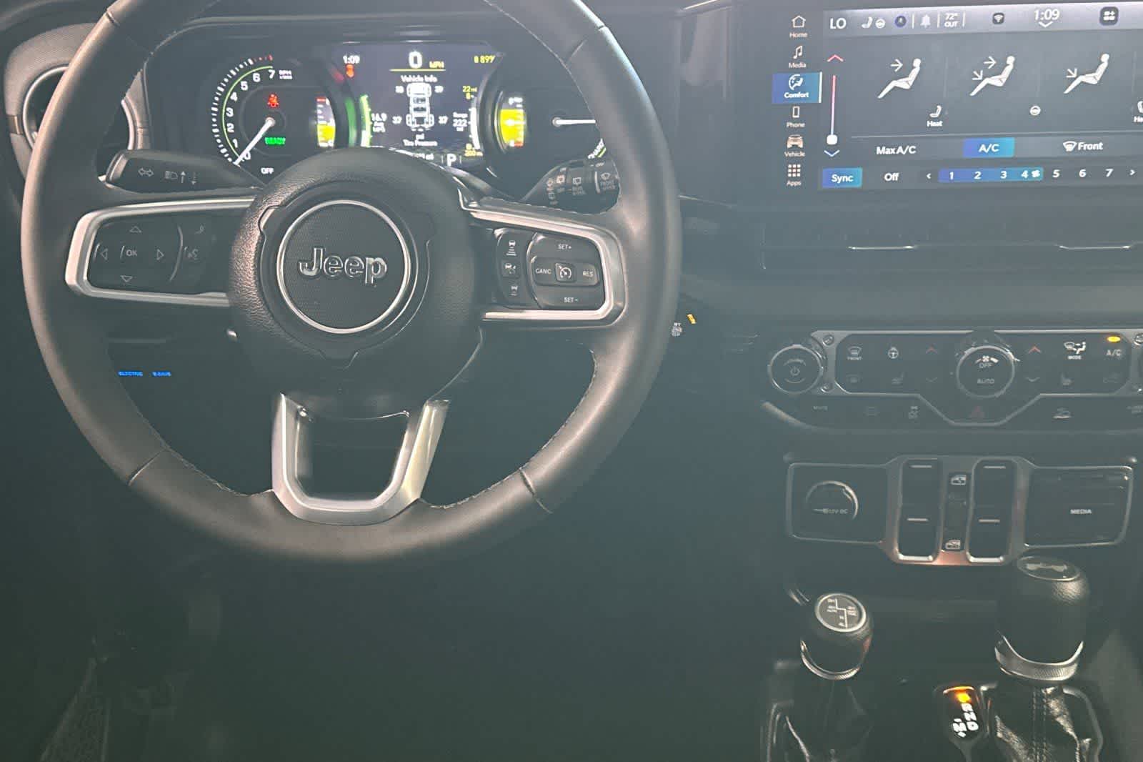 Thumbnail: 2025 Jeep Wrangler - 16
