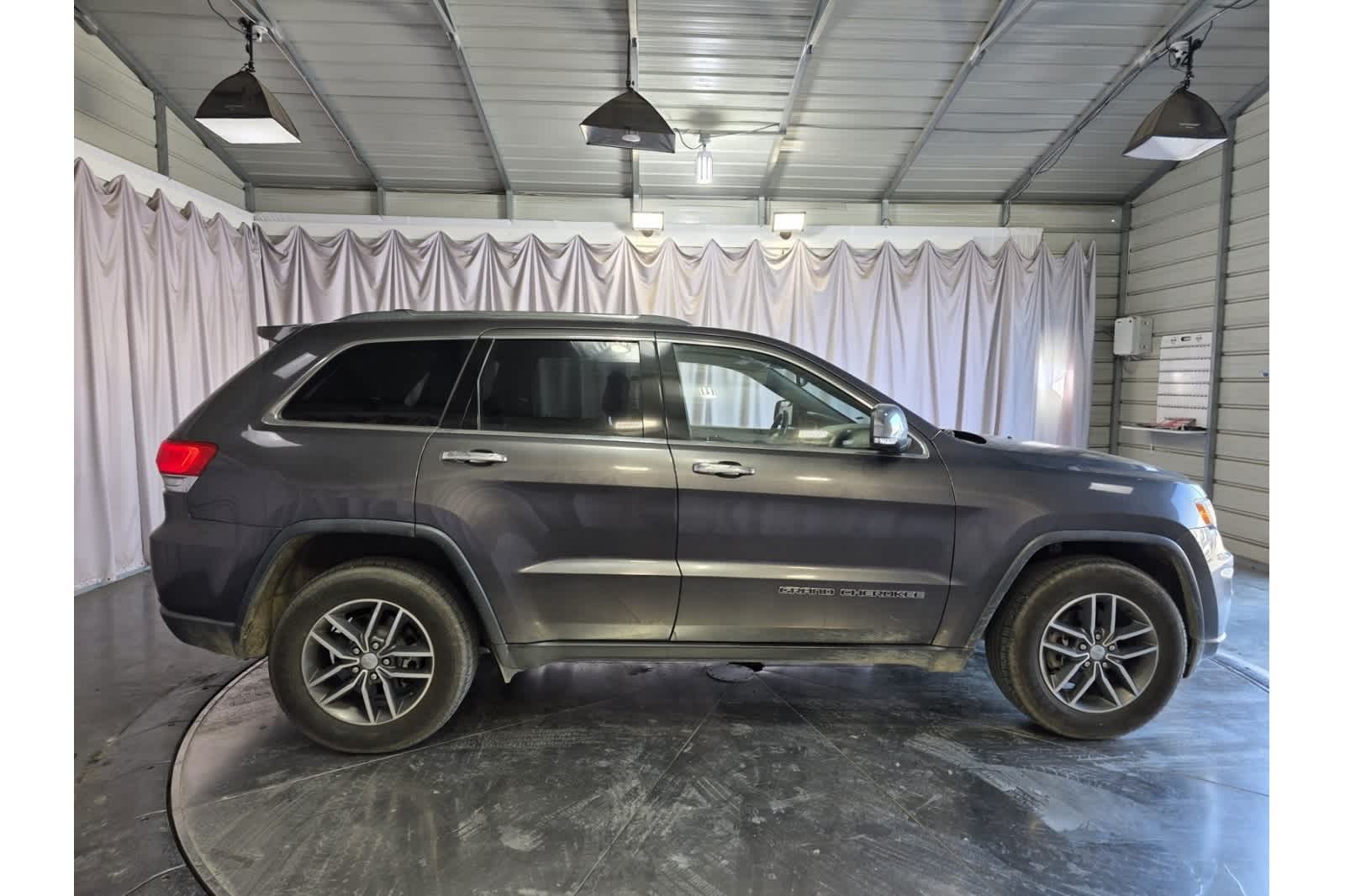 Thumbnail: 2017 Jeep Grand Cherokee - 7