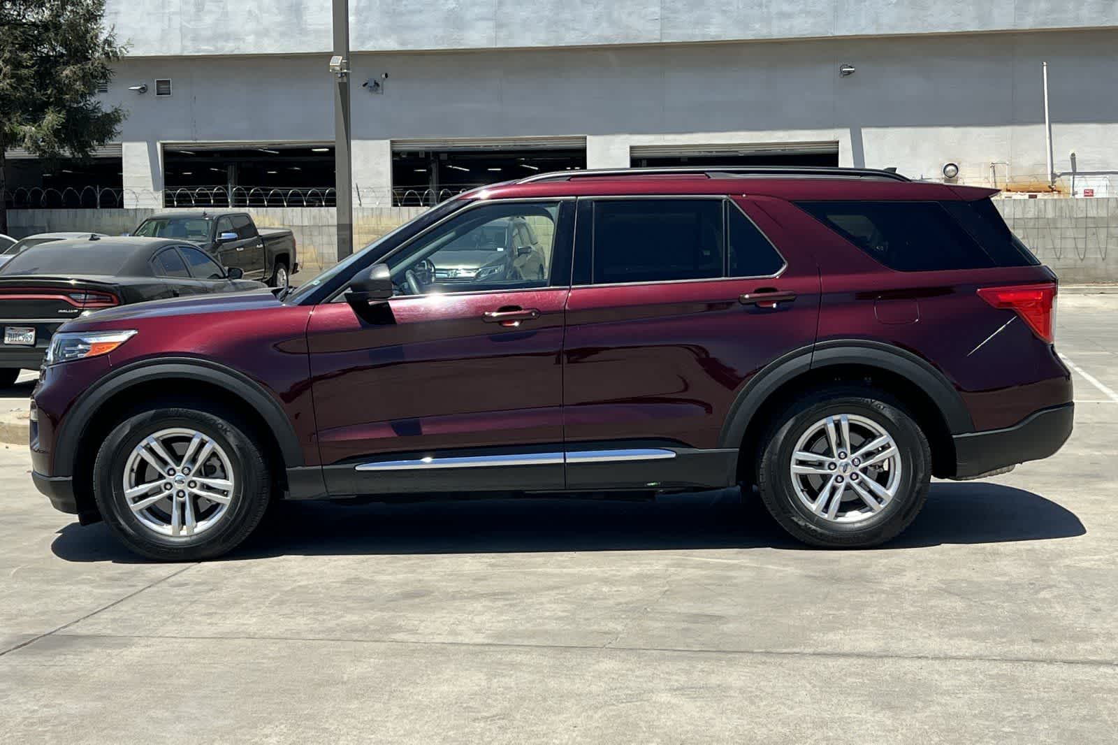 Thumbnail: 2022 Ford Explorer - 6