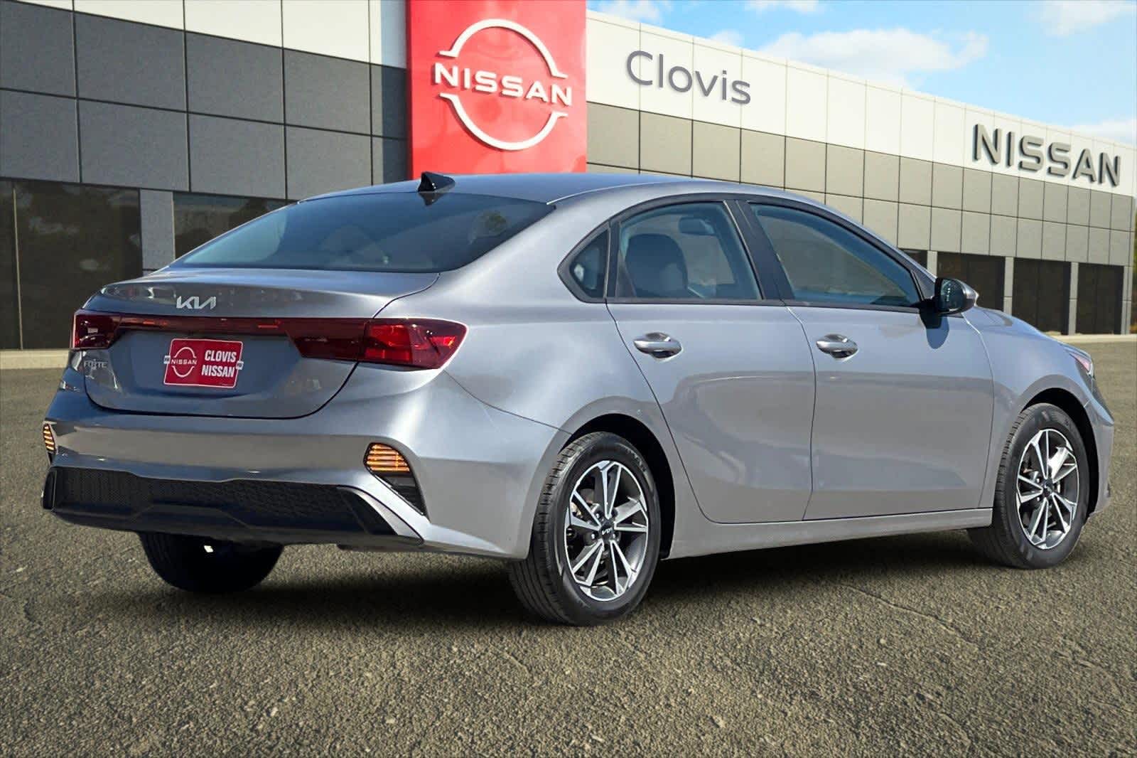 Thumbnail: 2023 Kia Forte - 3