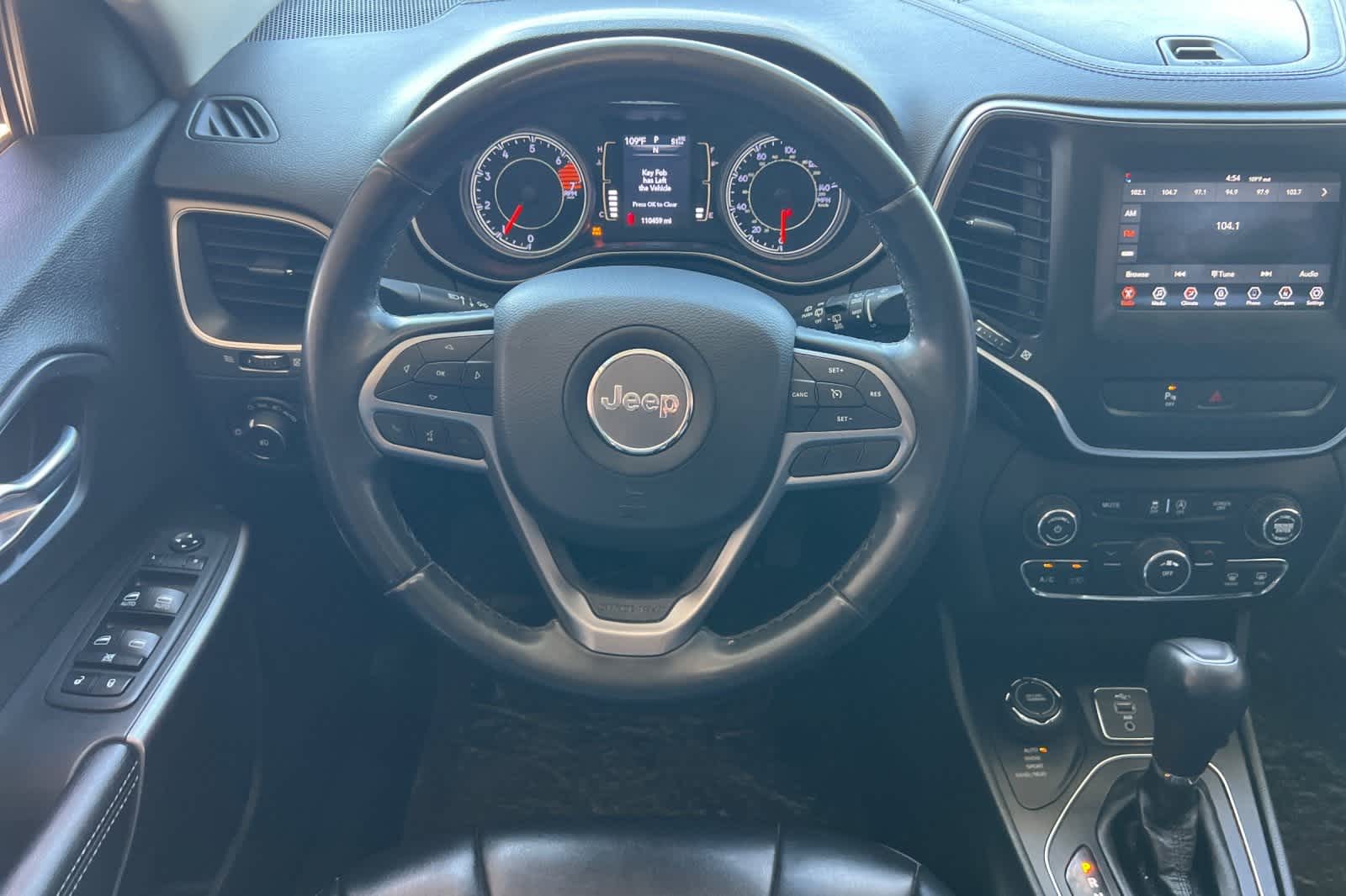 Thumbnail: 2019 Jeep Cherokee - 17