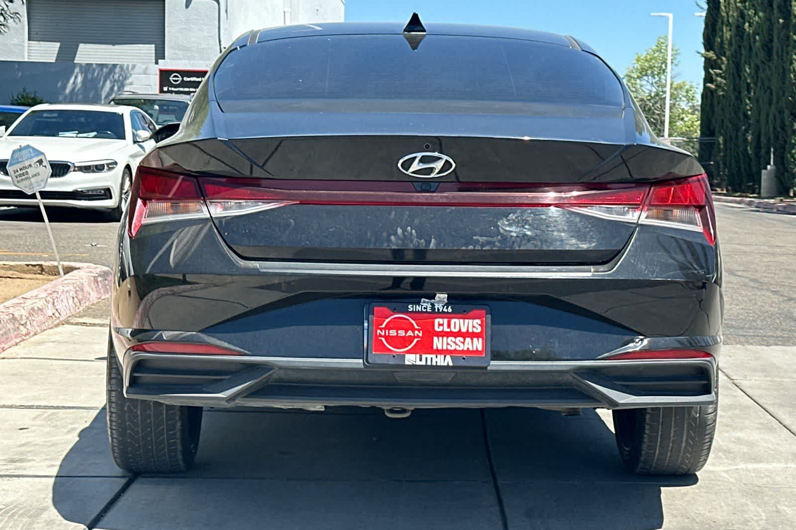 Thumbnail: 2022 Hyundai Elantra - 8