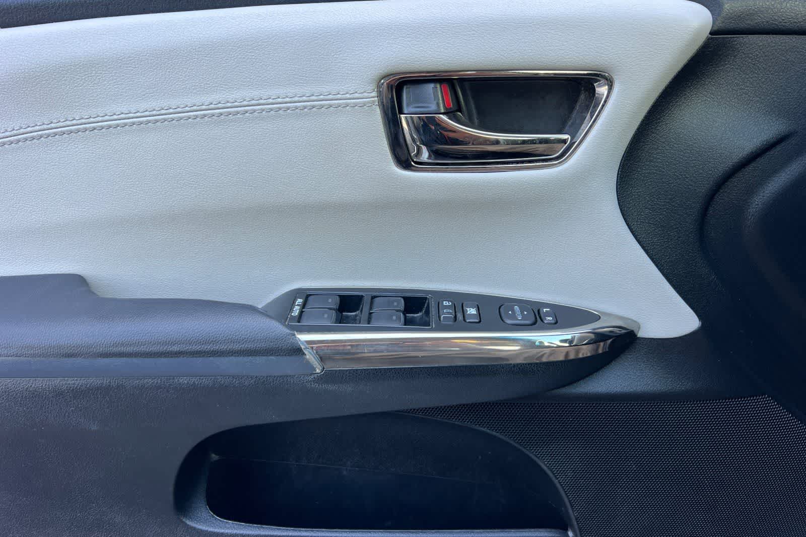 Thumbnail: 2015 Toyota Avalon - 15