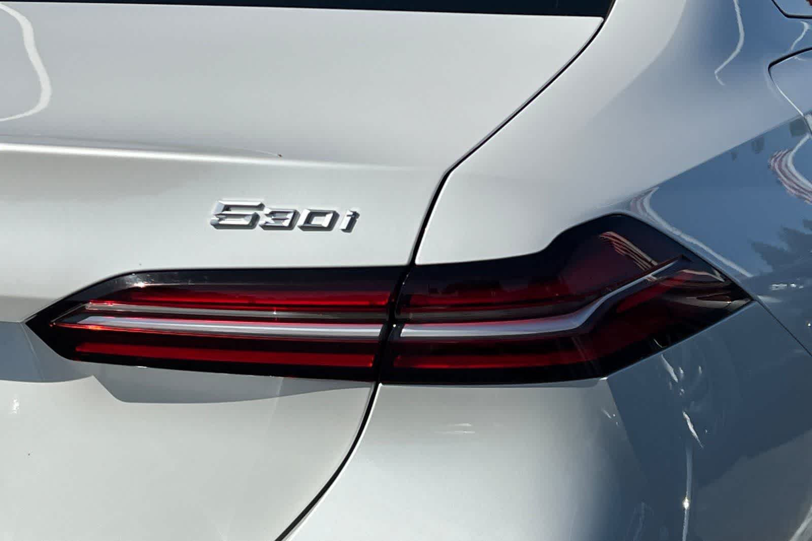 Thumbnail: 2024 BMW 5 Series - 16
