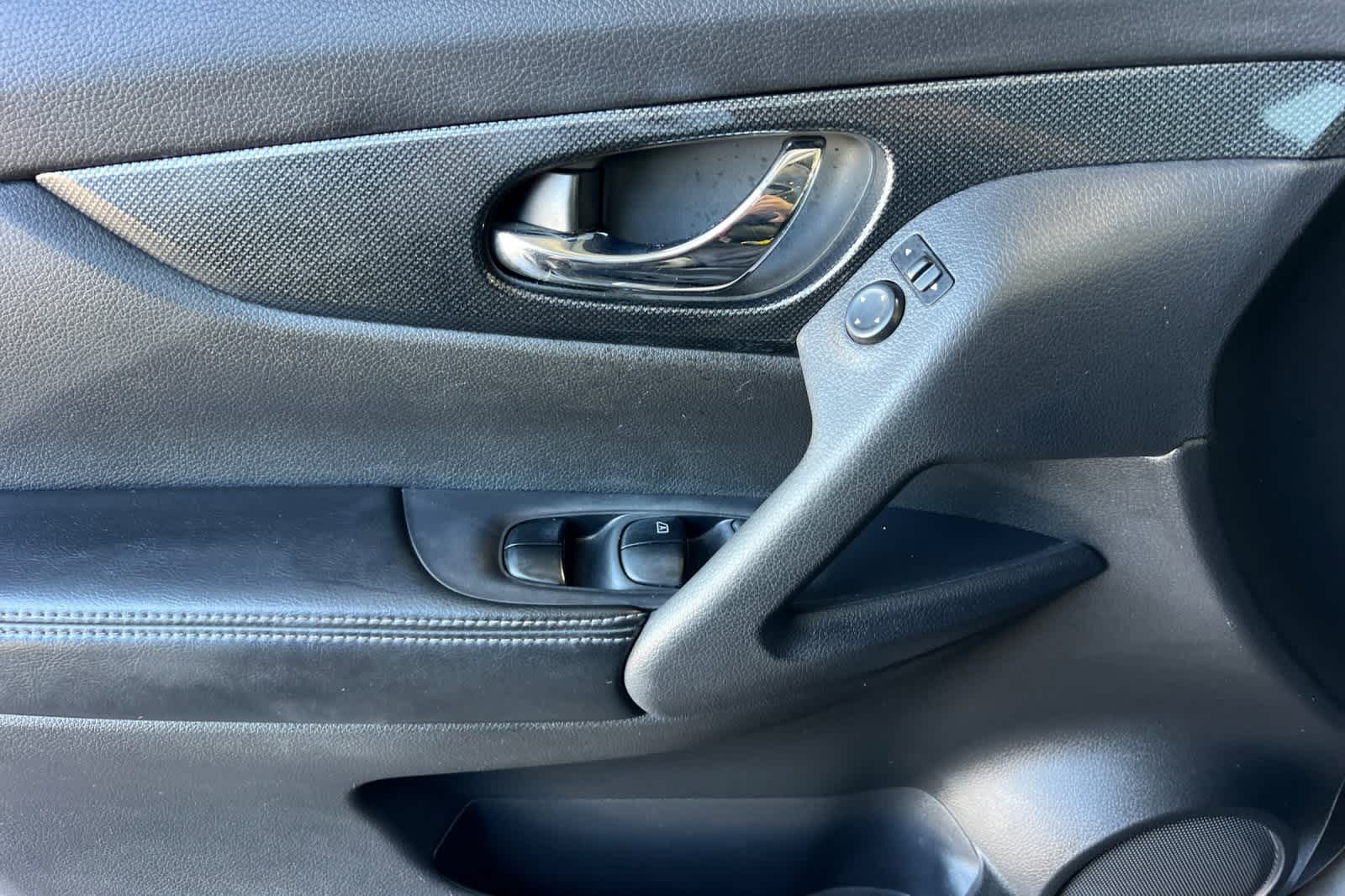 Thumbnail: 2014 Nissan Rogue - 13