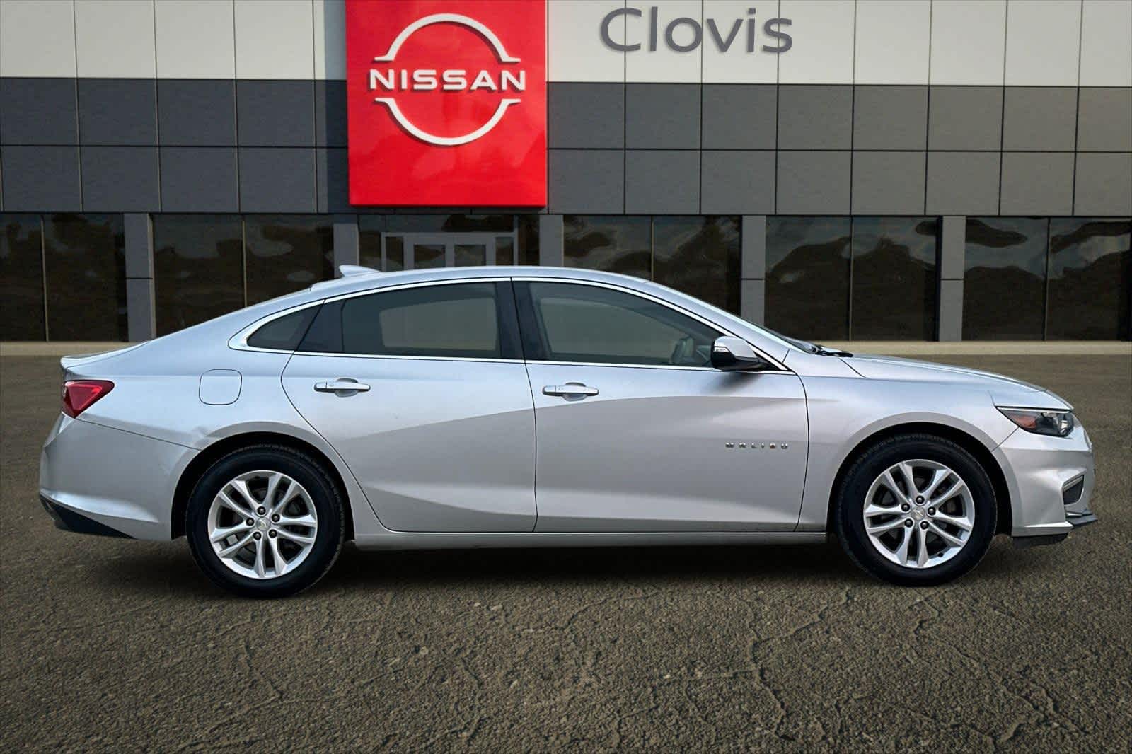 Thumbnail: 2017 Chevrolet Malibu - 9