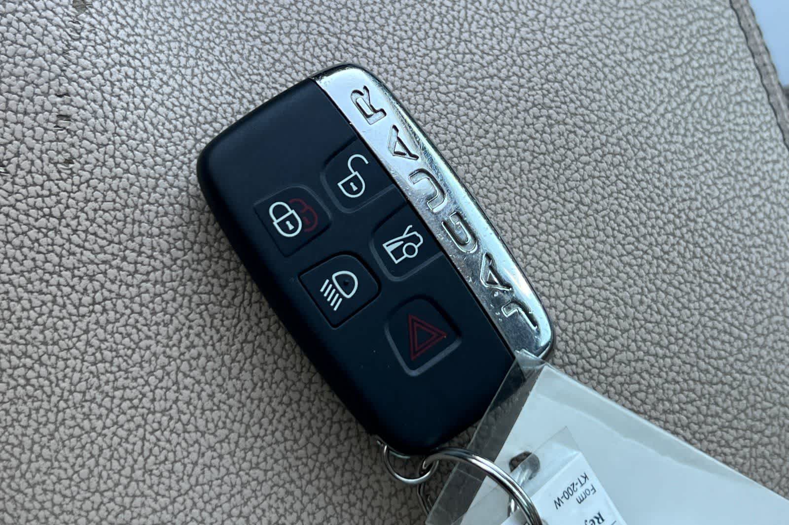 Thumbnail: 2018 Jaguar F-Pace - 28