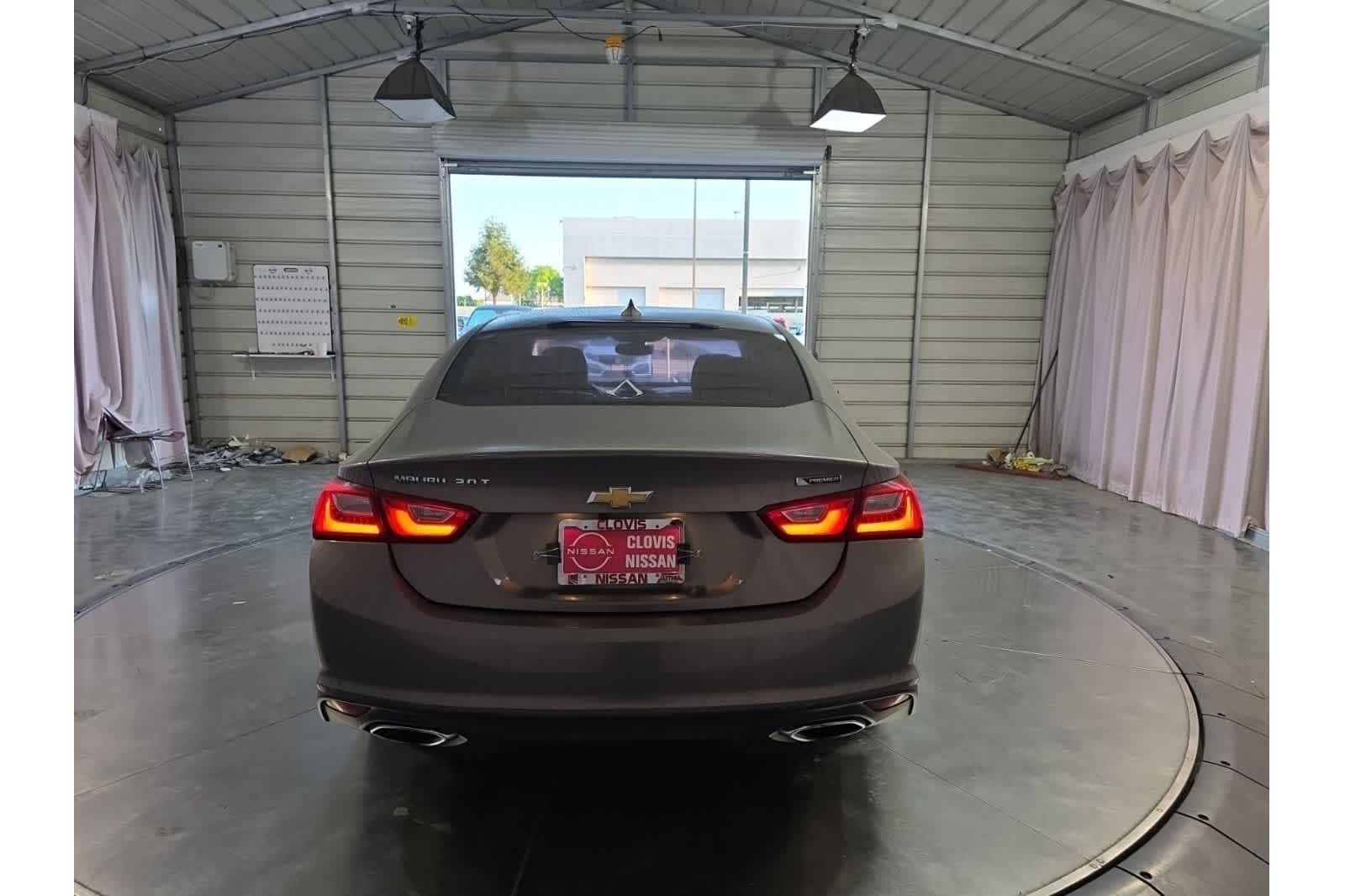 Thumbnail: 2017 Chevrolet Malibu - 9