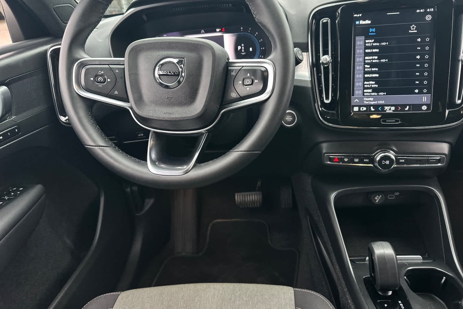 Thumbnail: 2023 Volvo XC40 - 16