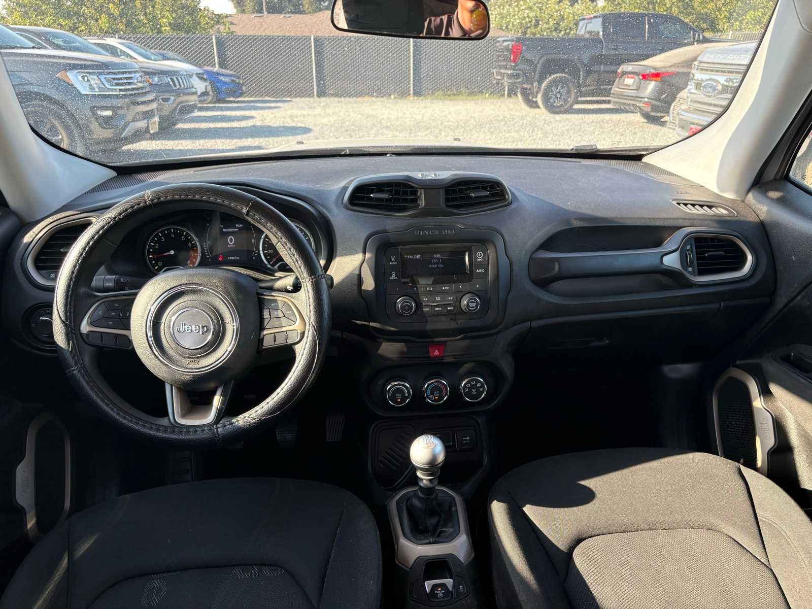 Thumbnail: 2017 Jeep Renegade - 3