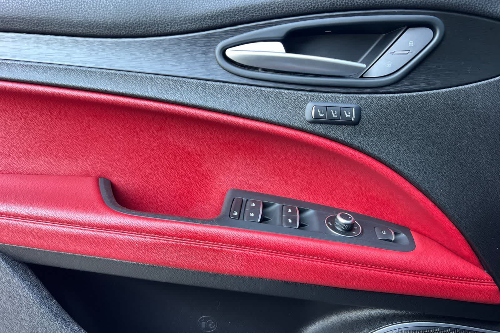 Thumbnail: 2018 Alfa Romeo Stelvio - 15