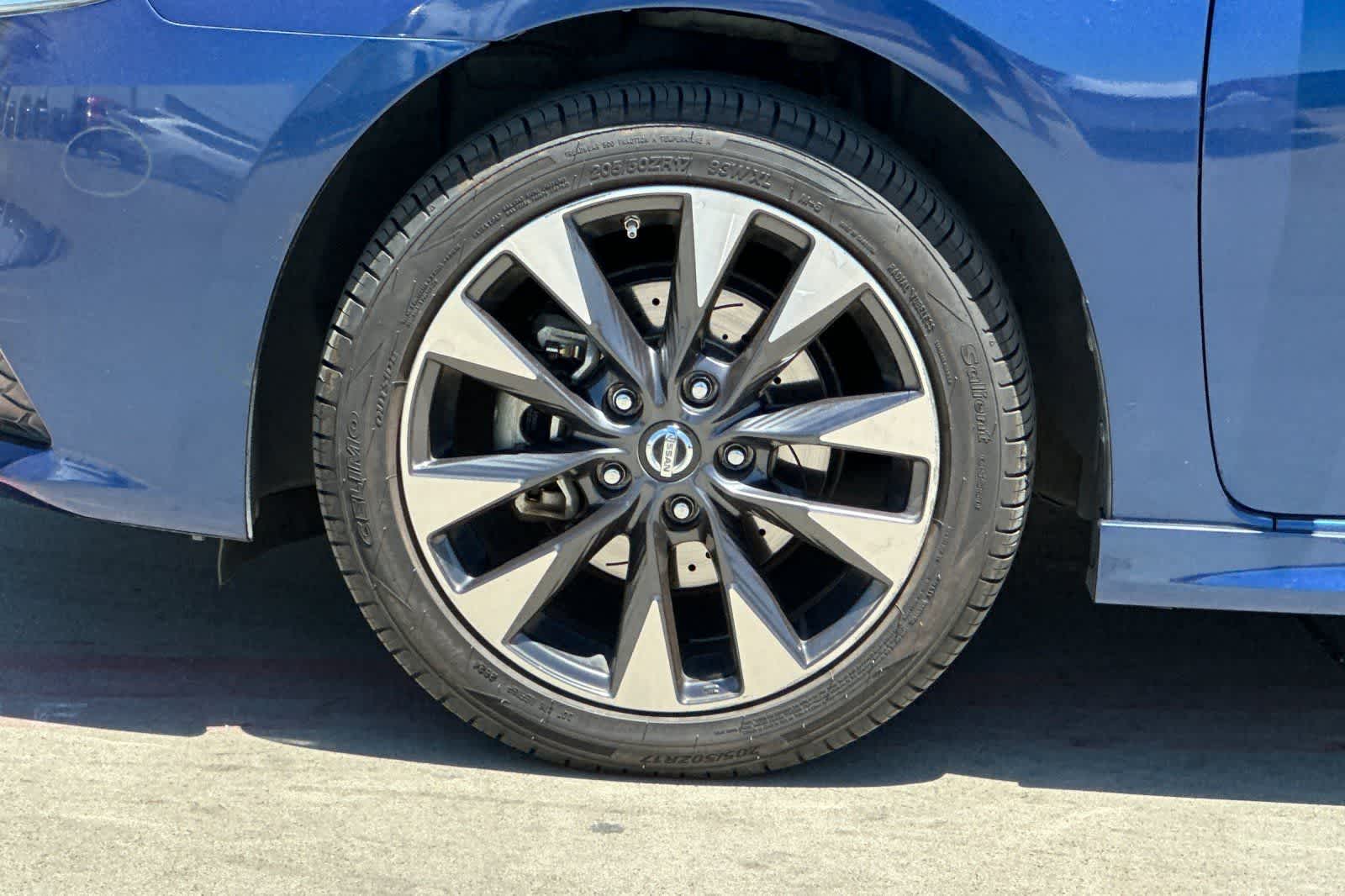 Thumbnail: 2016 Nissan Sentra - 12