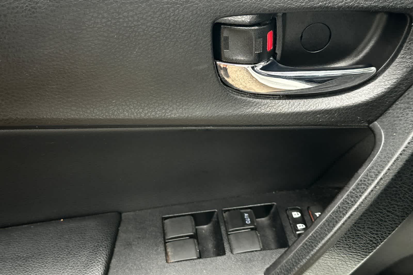 Thumbnail: 2017 Toyota Corolla - 13