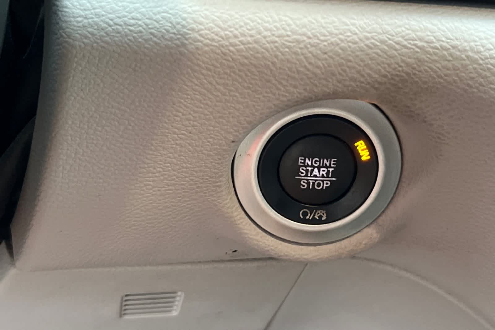 Thumbnail: 2017 Chrysler Pacifica - 27