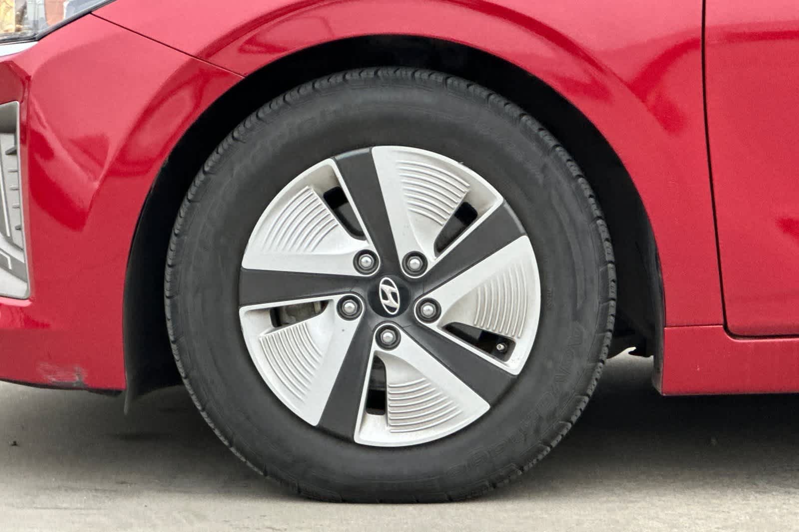 Thumbnail: 2020 Hyundai Ioniq - 28