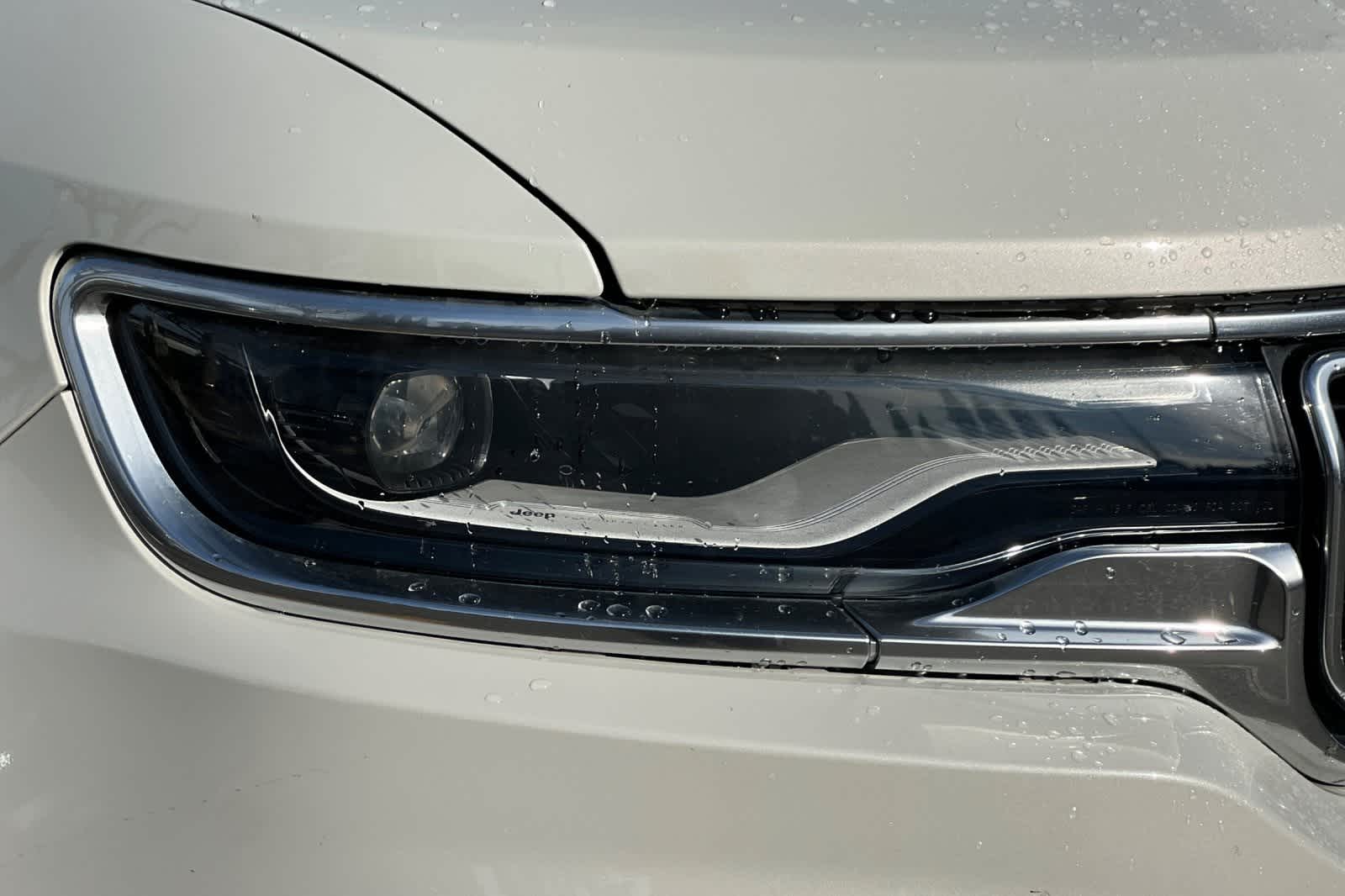 Thumbnail: 2022 Jeep Wagoneer - 37