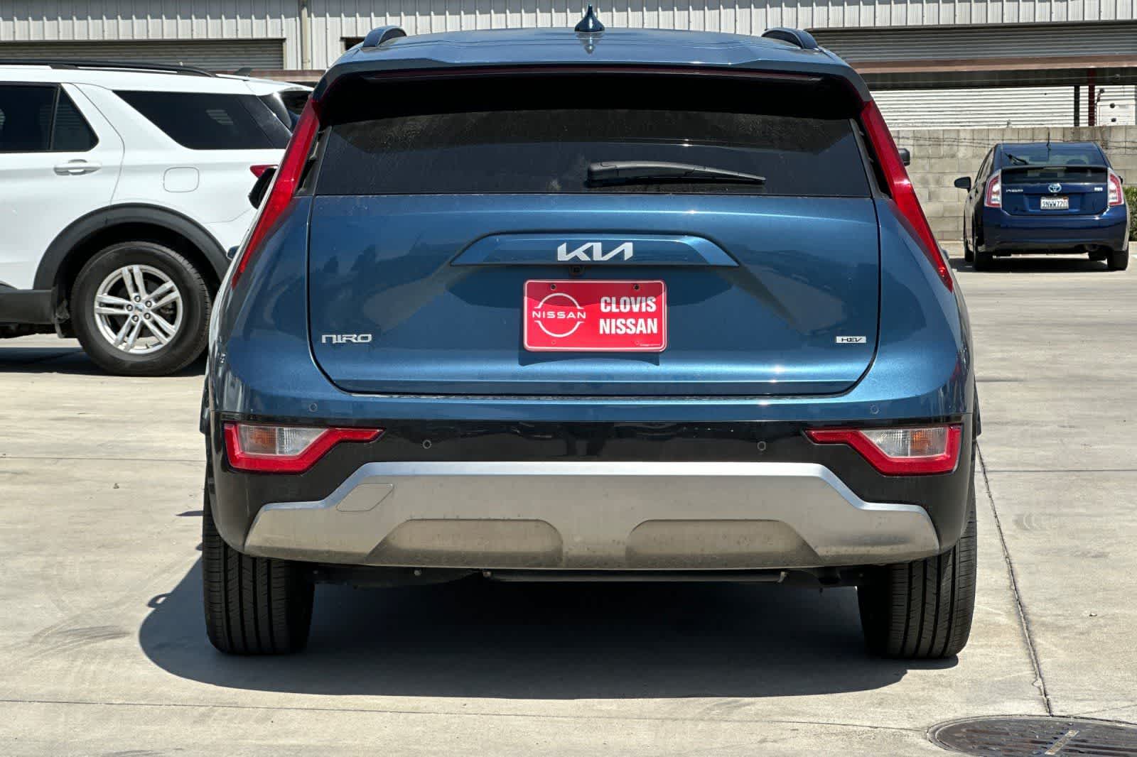 Thumbnail: 2023 Kia Niro - 8