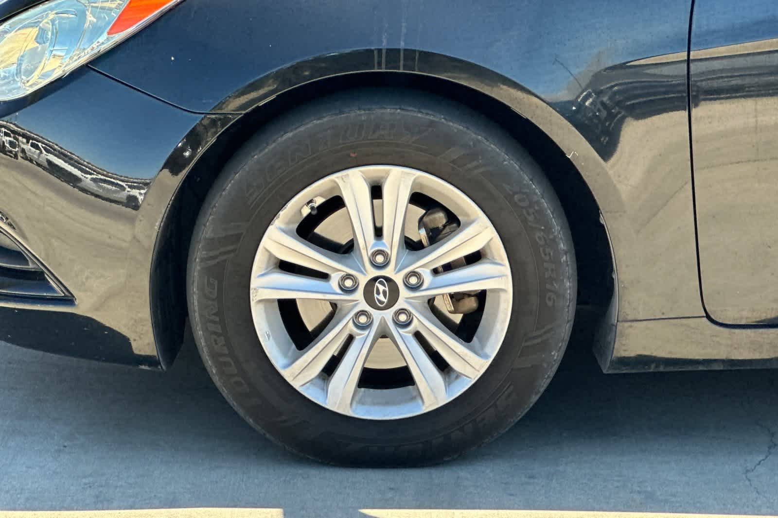 Thumbnail: 2012 Hyundai Sonata - 11