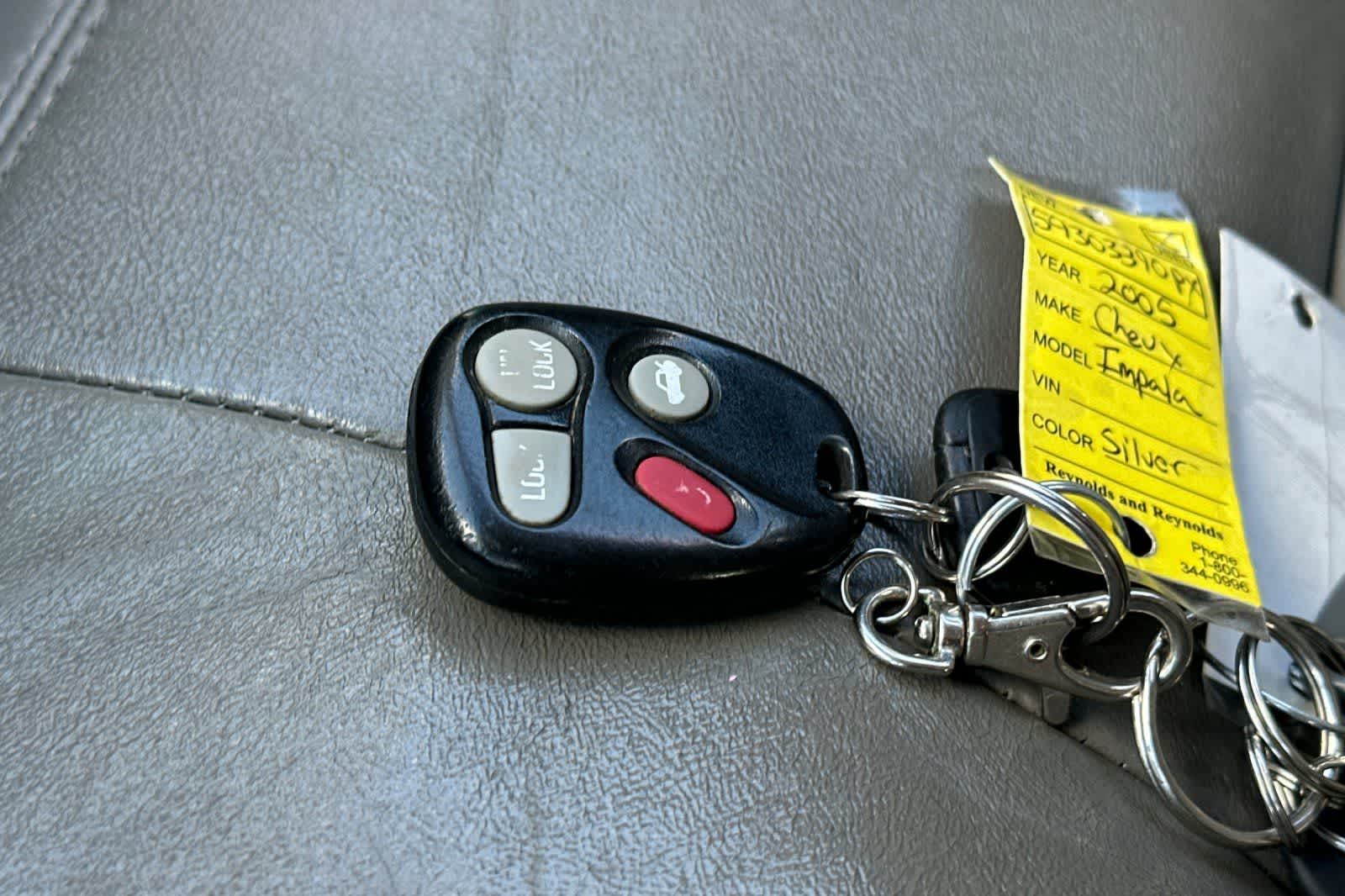 Thumbnail: 2005 Chevrolet Impala - 23