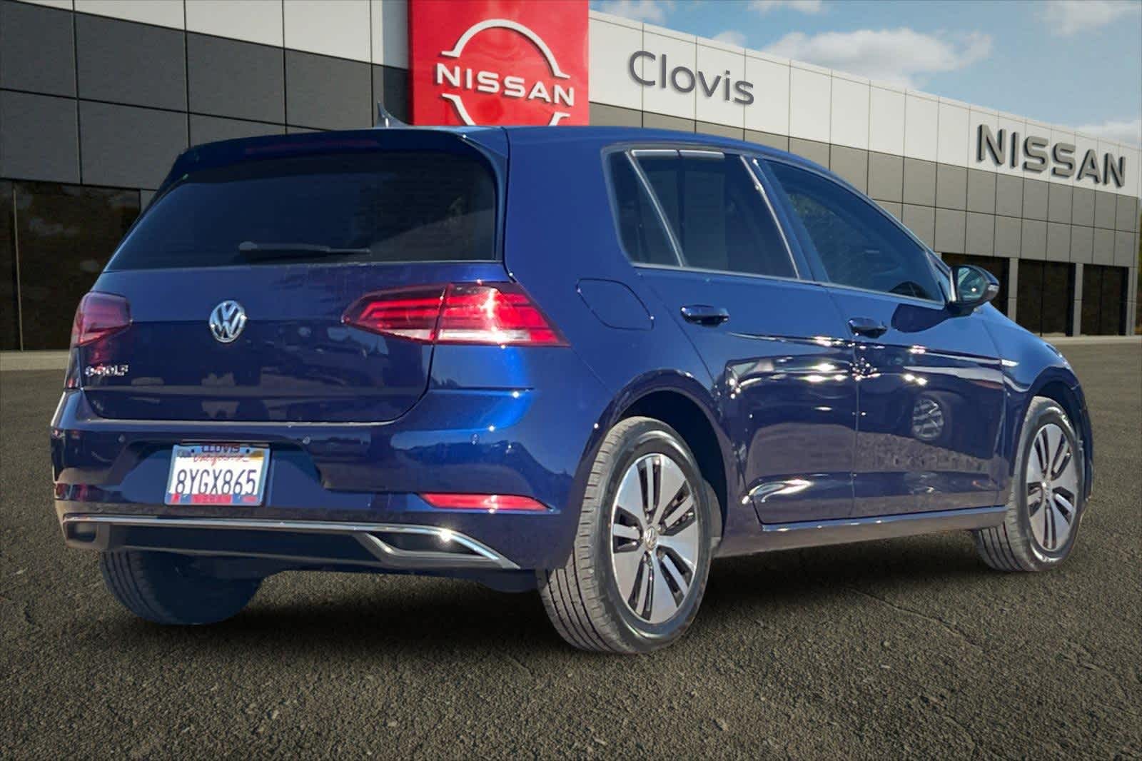Thumbnail: 2018 Volkswagen e-Golf - 3