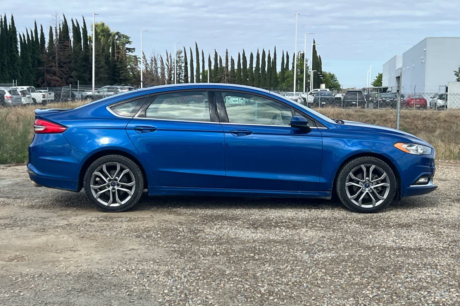 Thumbnail: 2017 Ford Fusion - 9