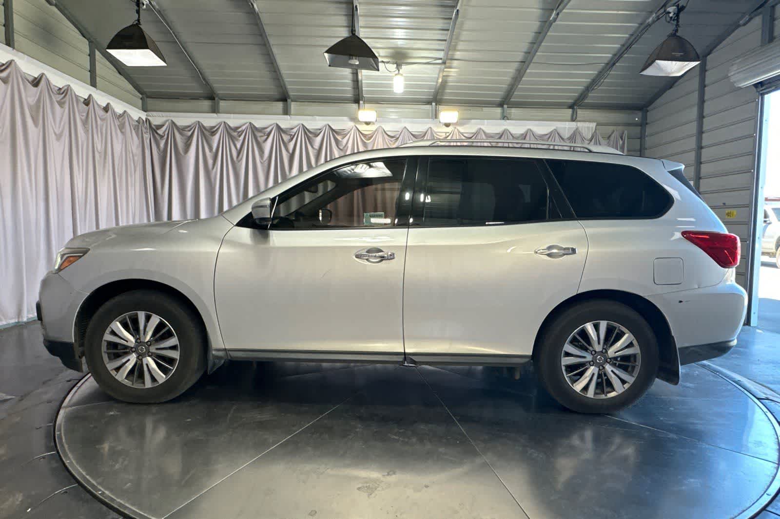 Thumbnail: 2020 Nissan Pathfinder - 6